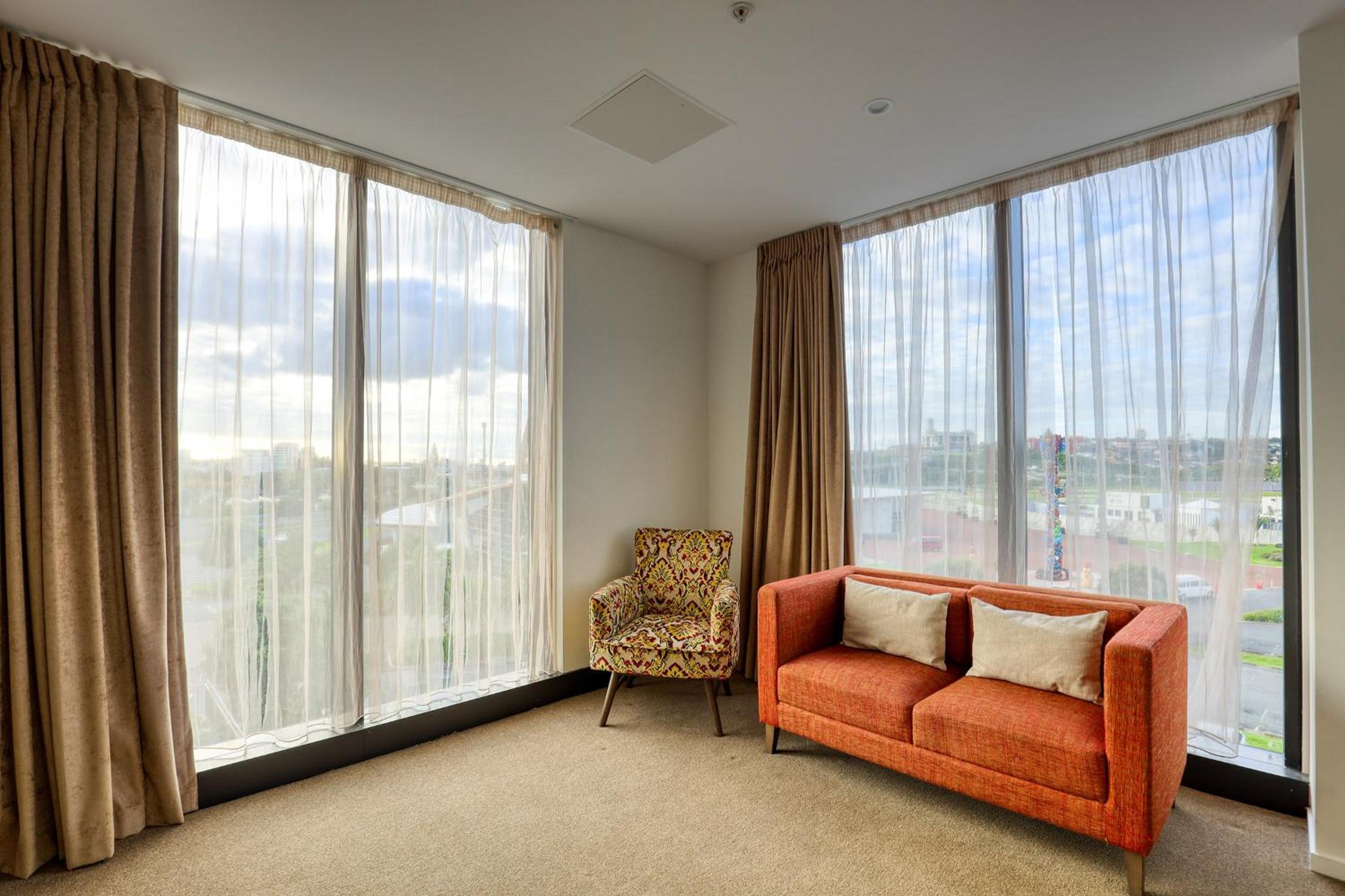 One-Bedroom King Suite - Non-Smoking - Photo 4