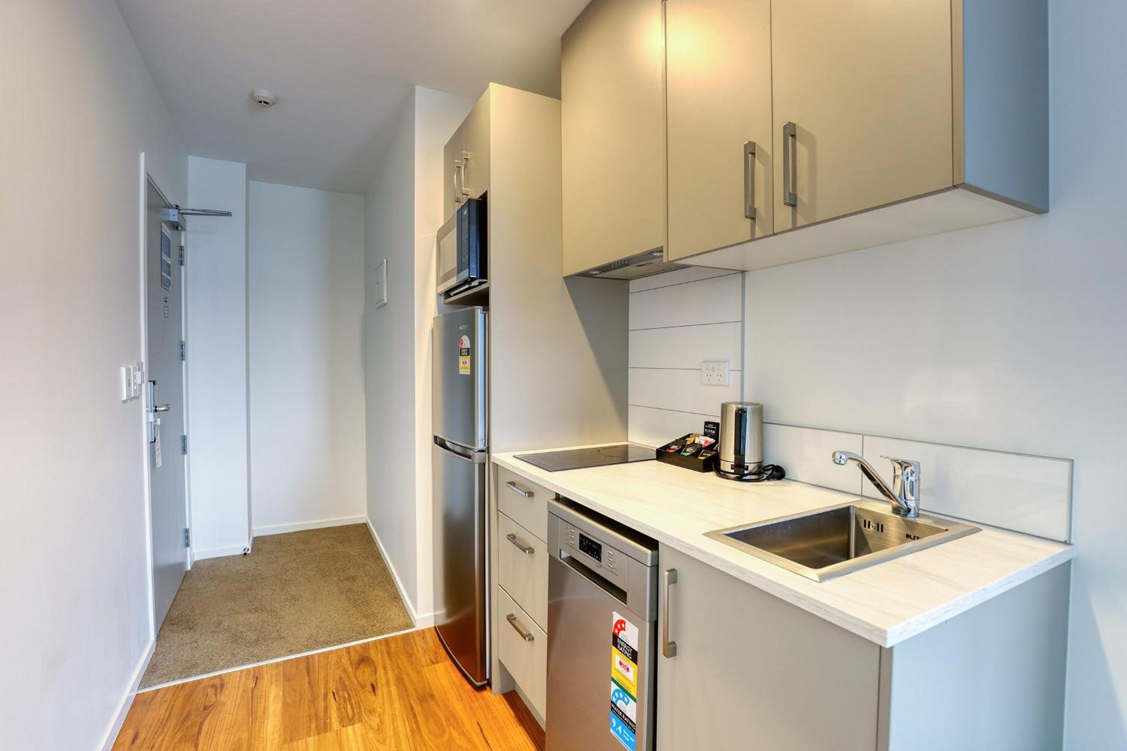 One-Bedroom King Suite - Non-Smoking - Photo 13