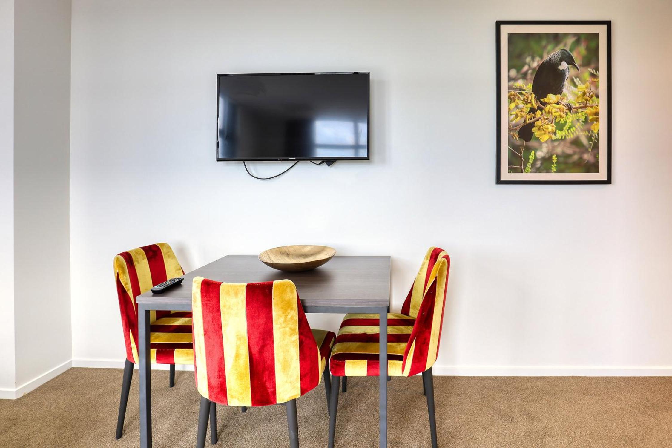 One-Bedroom King Suite - Non-Smoking - Photo 5