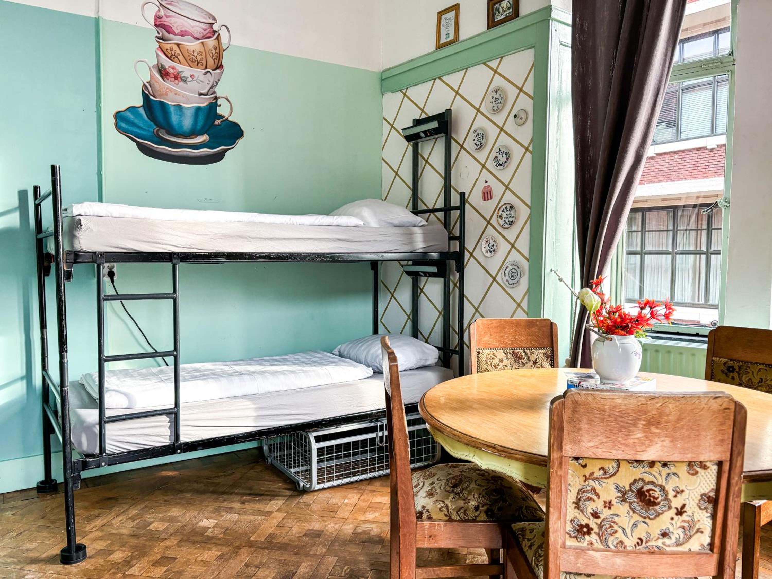Bed in 5-Bed Mixed Dormitory Room photo 2