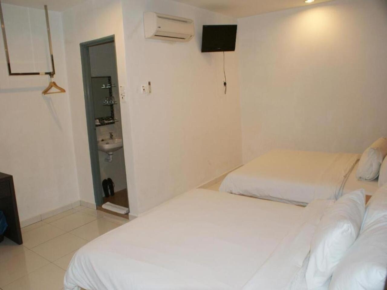 Executive Queen Room with Two Queen Beds photo 1