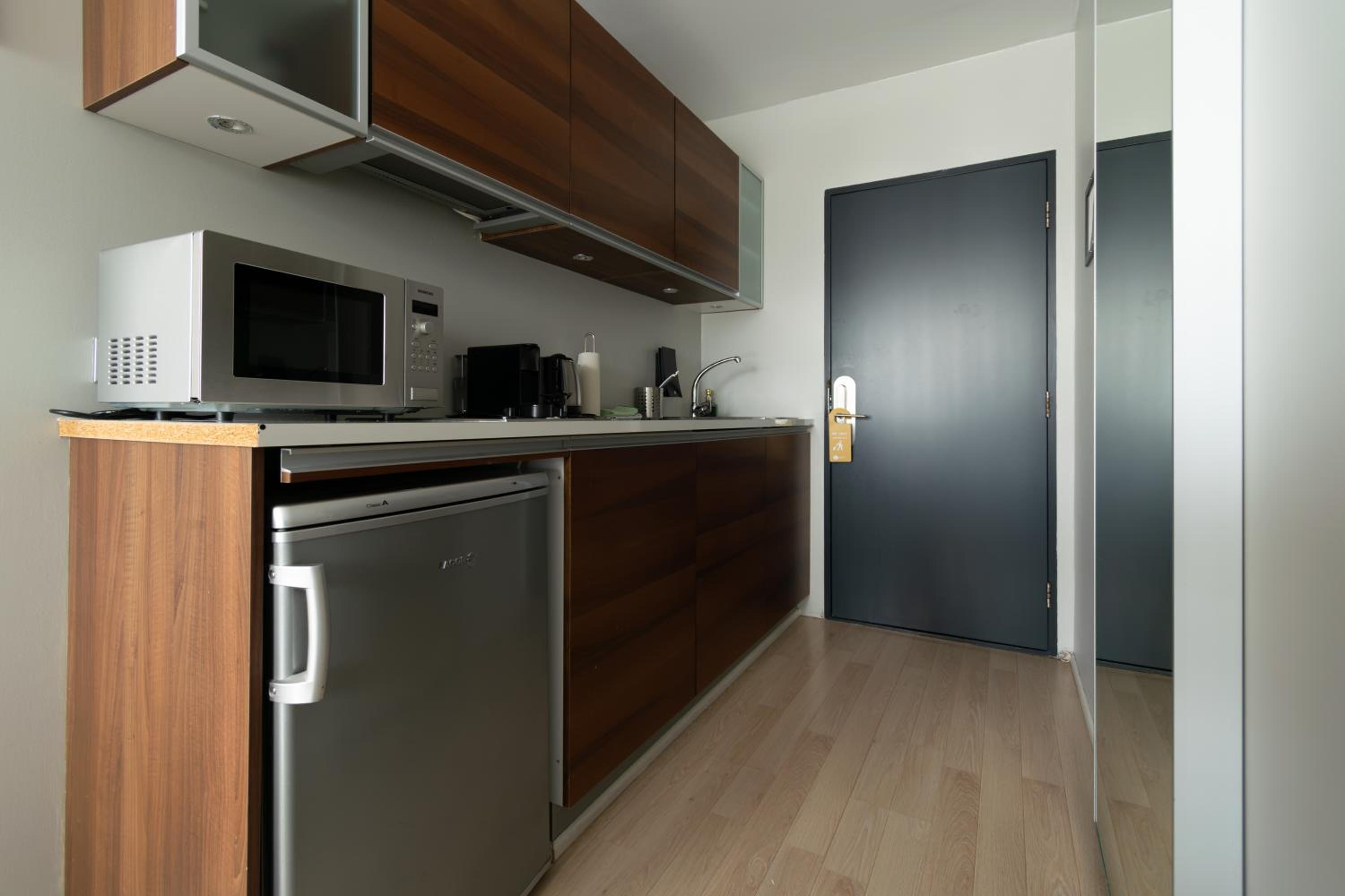 Studio Apartment with Private External Bathroom photo 2