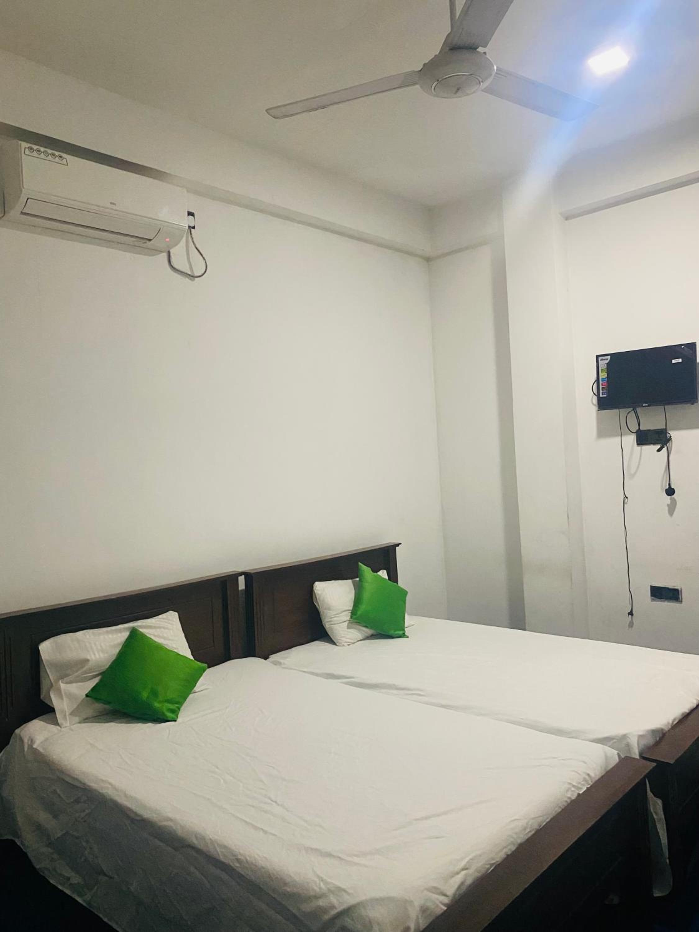 Deluxe Double Room with Balcony photo 1