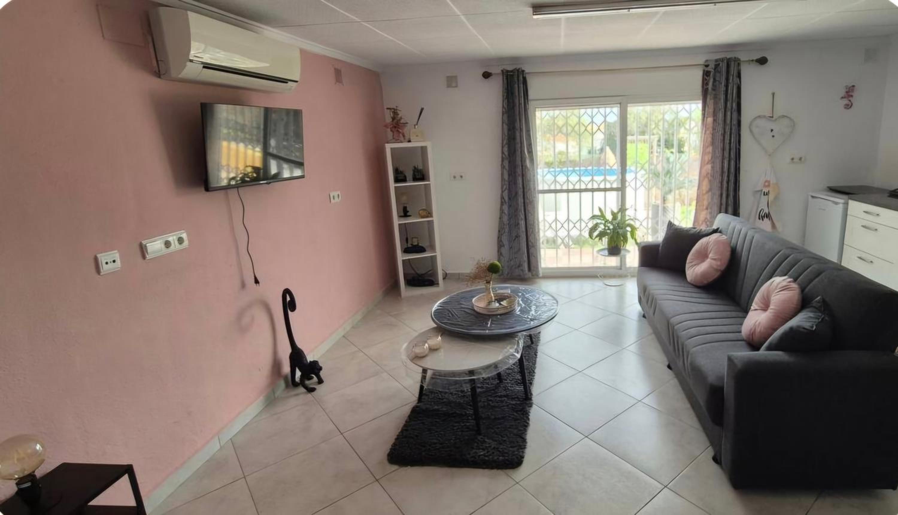One-Bedroom Apartment photo 2