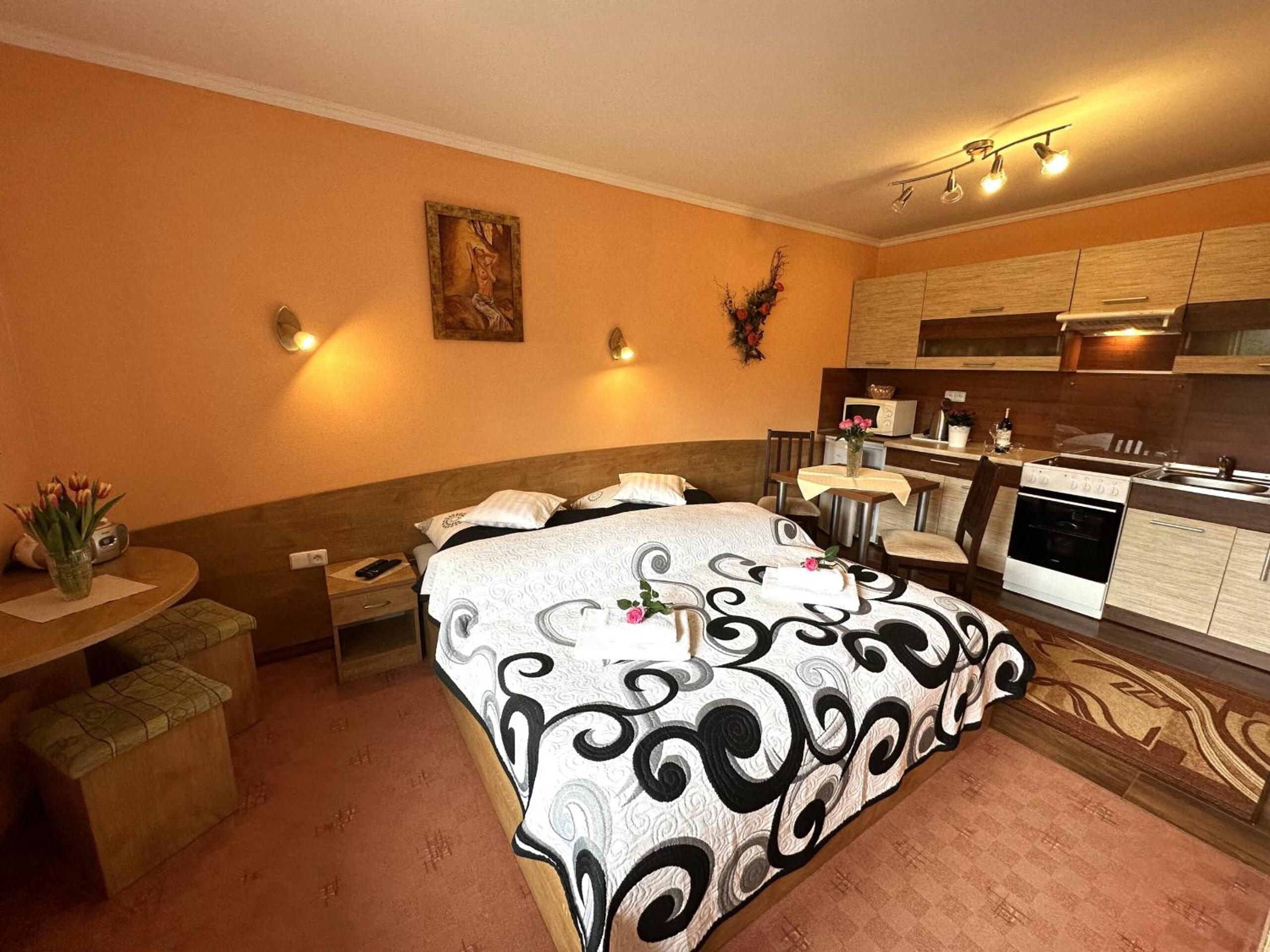 One-Bedroom Apartment photo 1