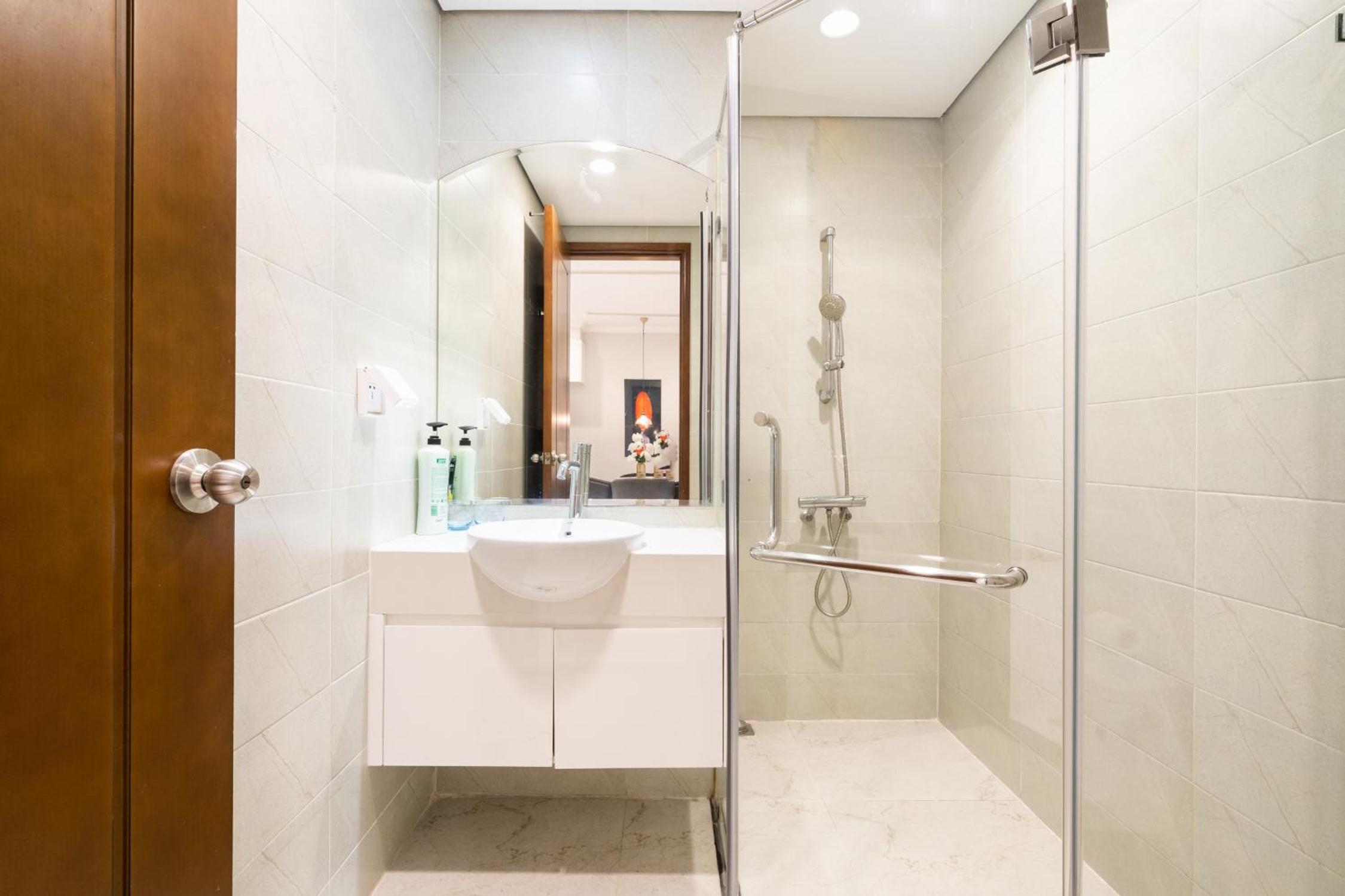 One-Bedroom Apartment With City View photo 3