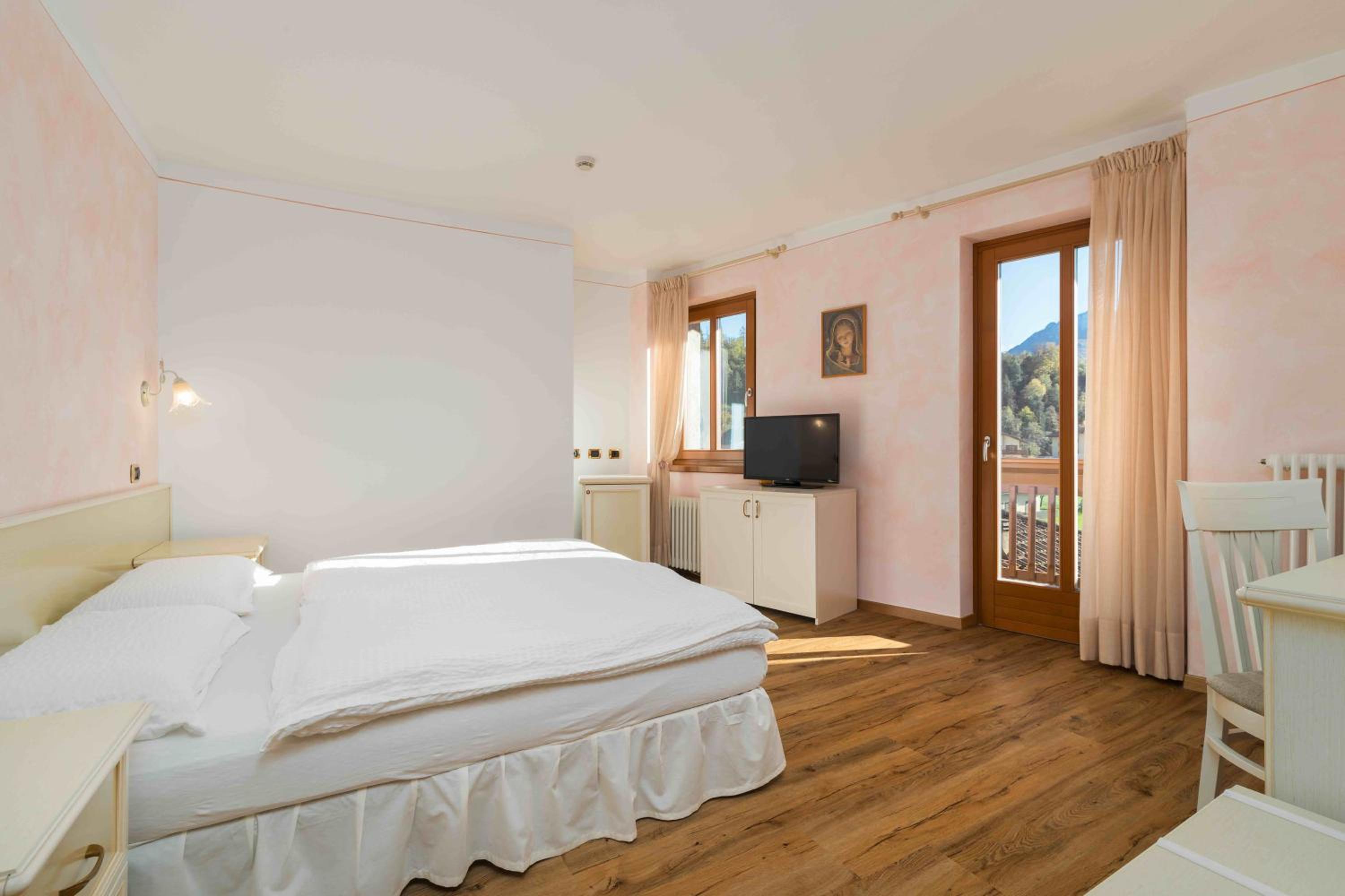 Quadruple Room with Mountain View photo 2