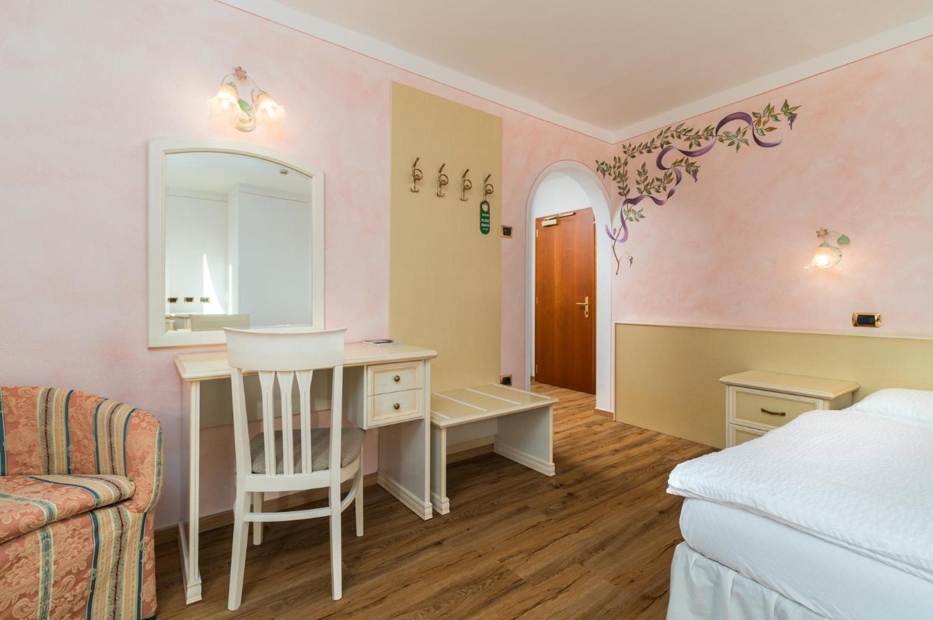 Quadruple Room with Mountain View photo 1