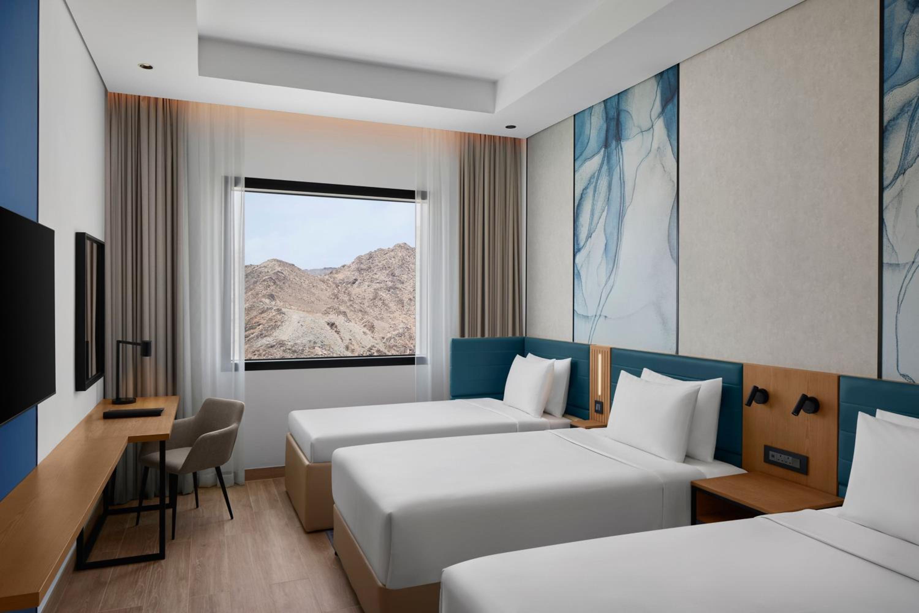 Premium Triple Room with Three Twin Beds - Photo 4