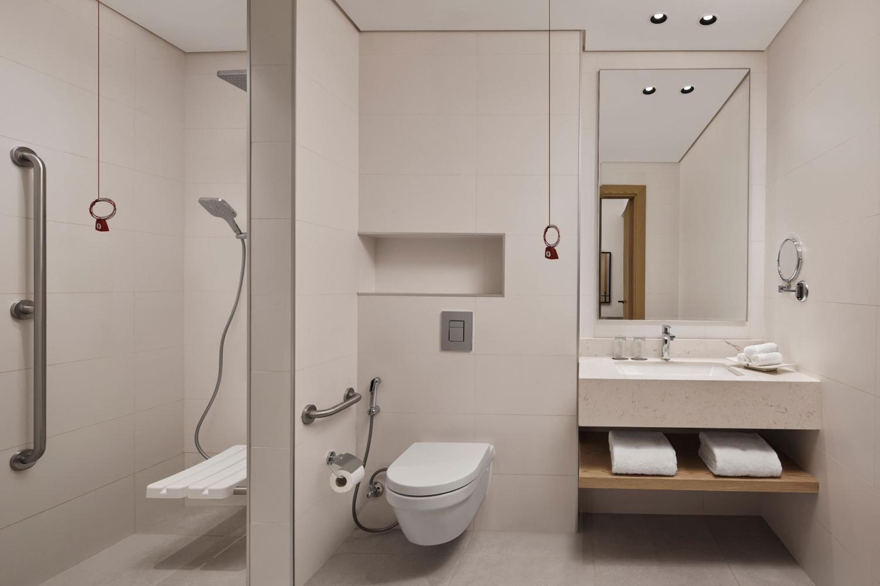 Deluxe King Room - Photo 4