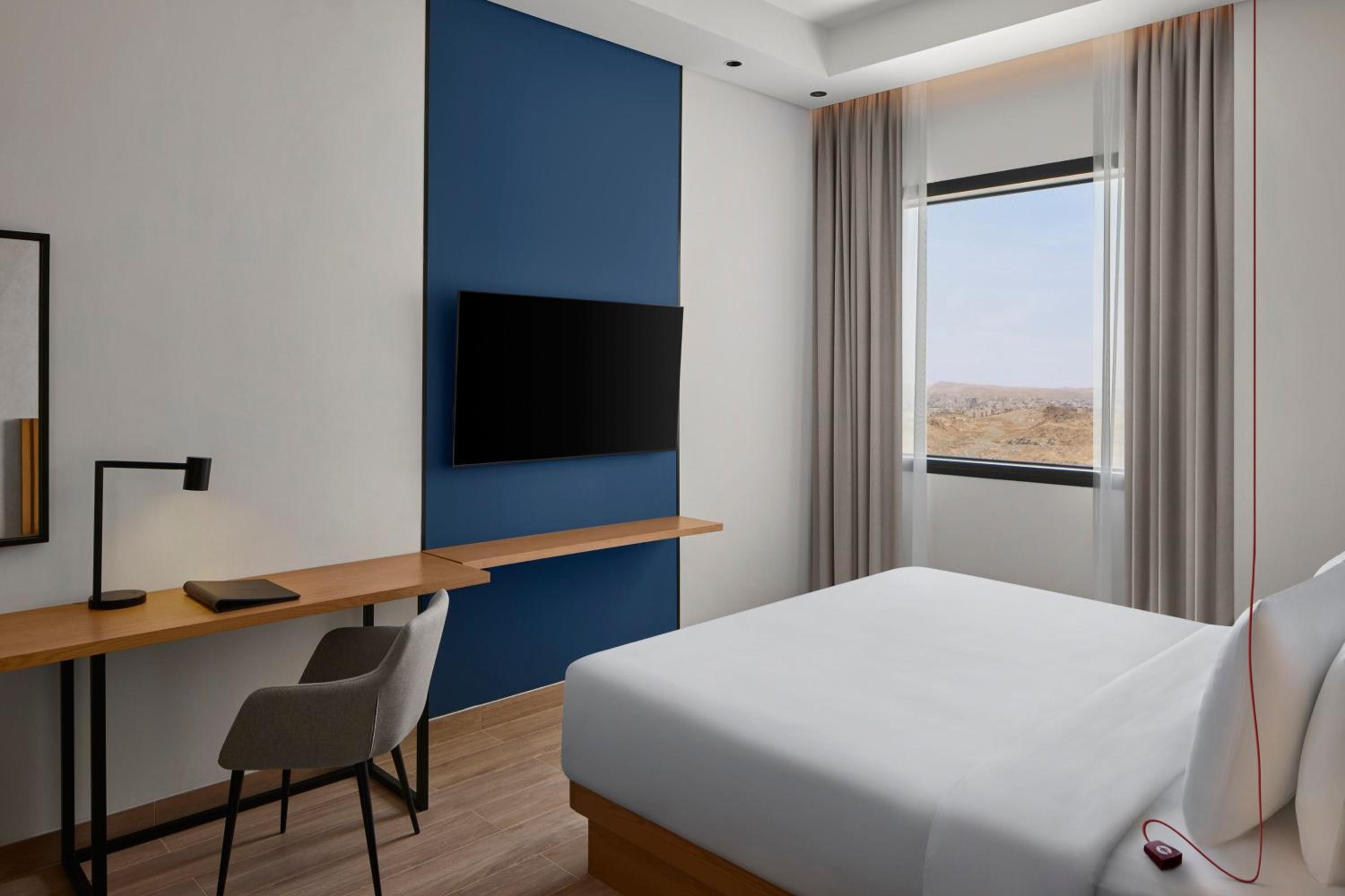 Deluxe King Room - Photo 5