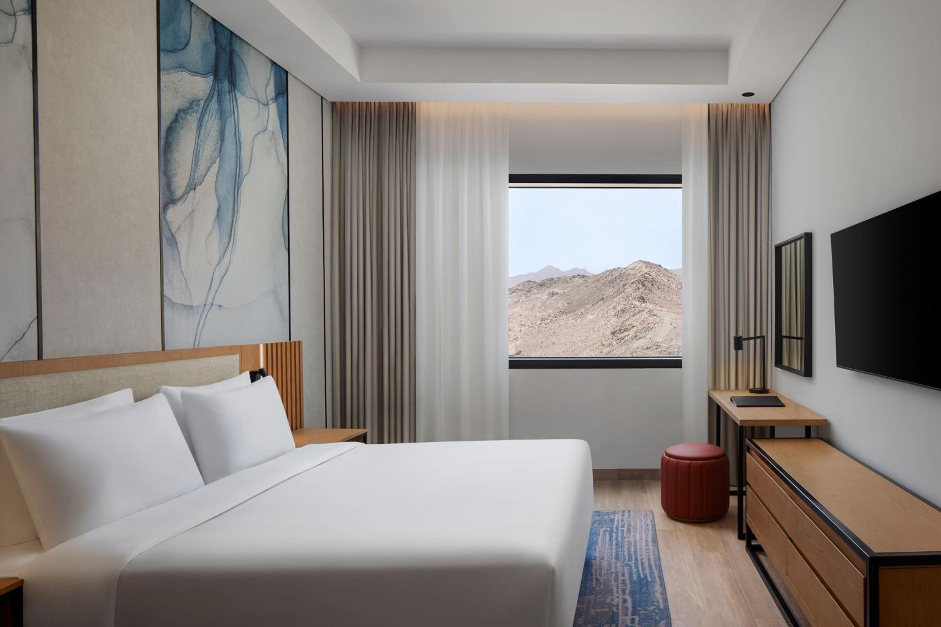 Deluxe King Room - Photo 2
