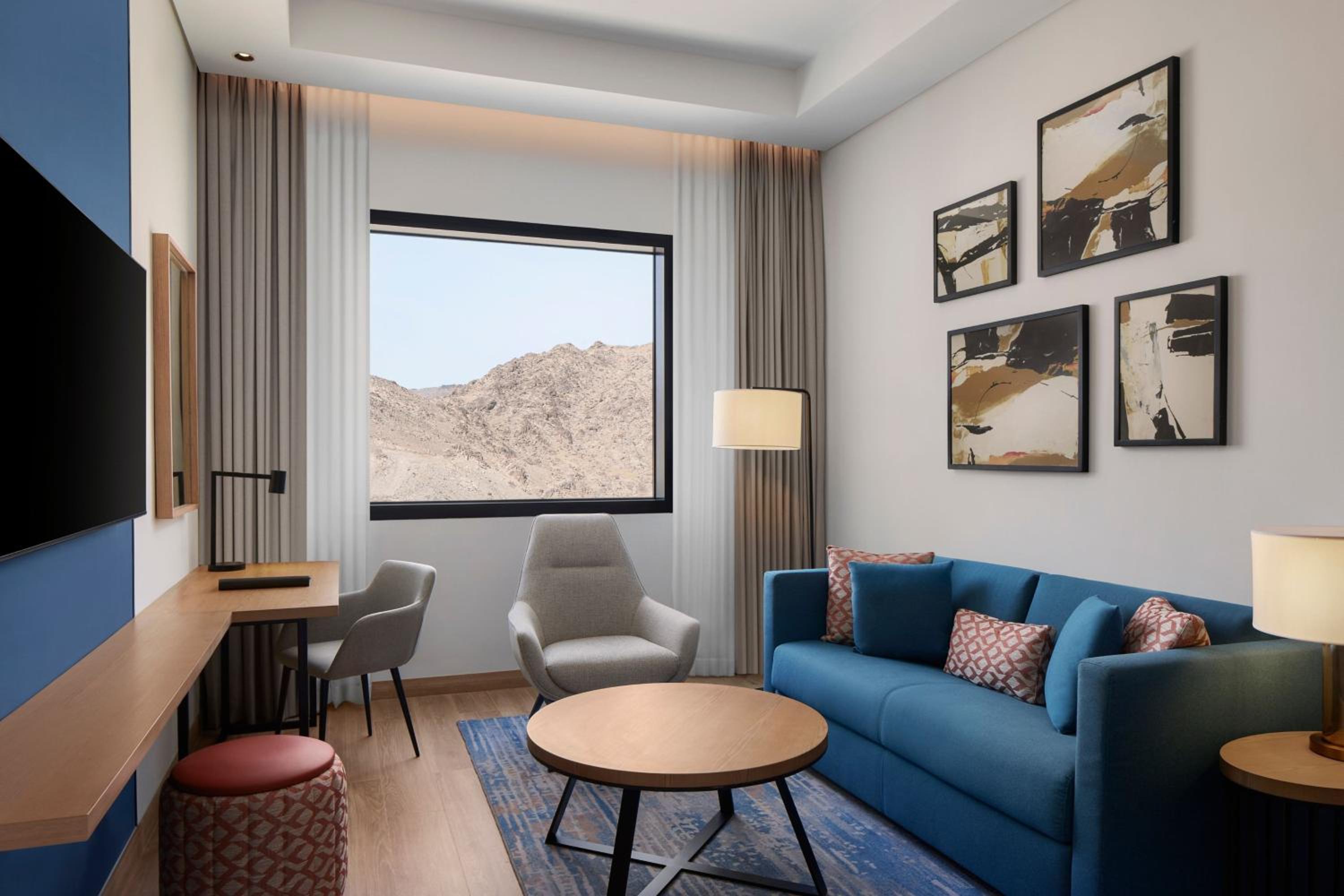Junior King Suite with Sofa Bed - Photo 3