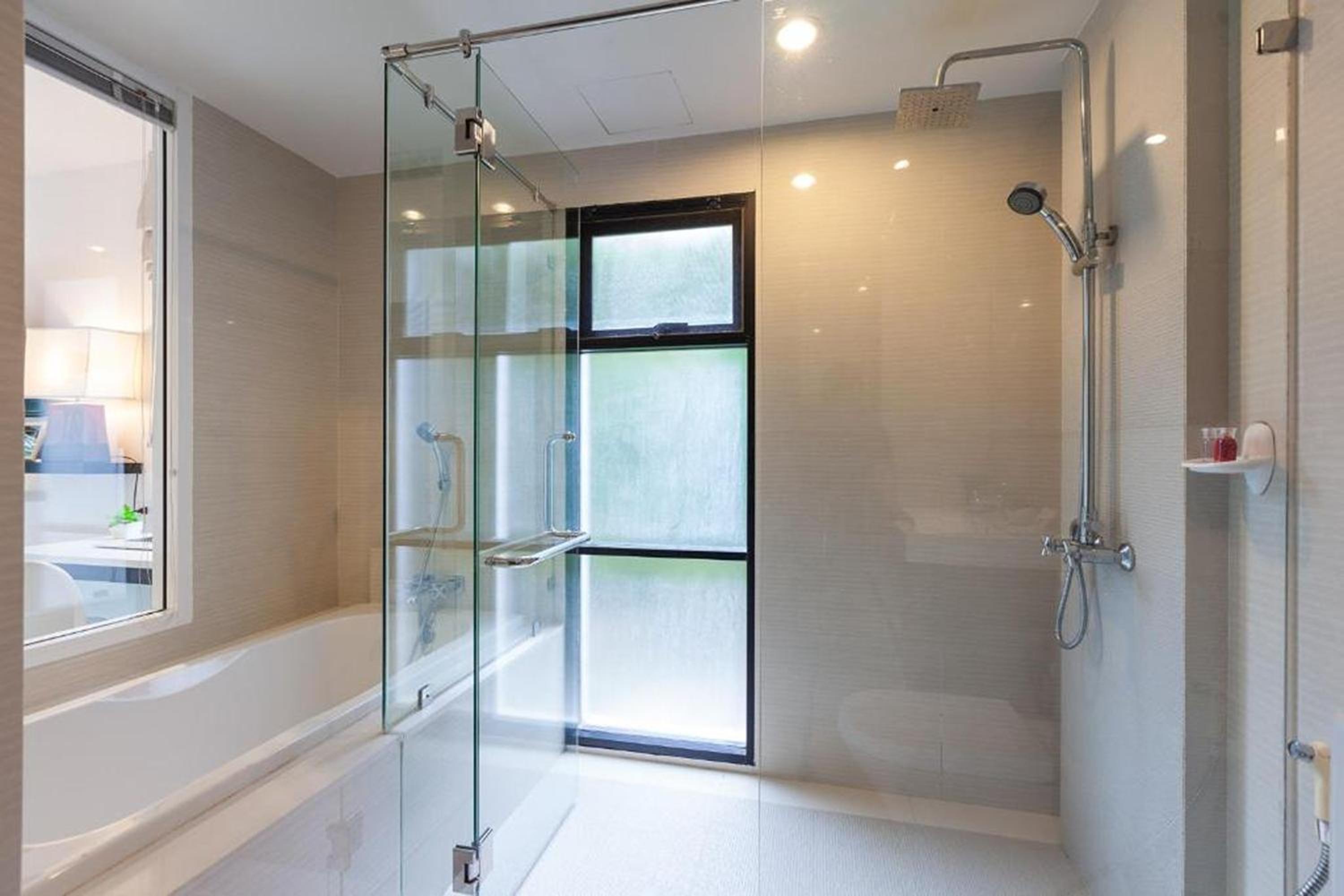 Suite with pool access photo 2