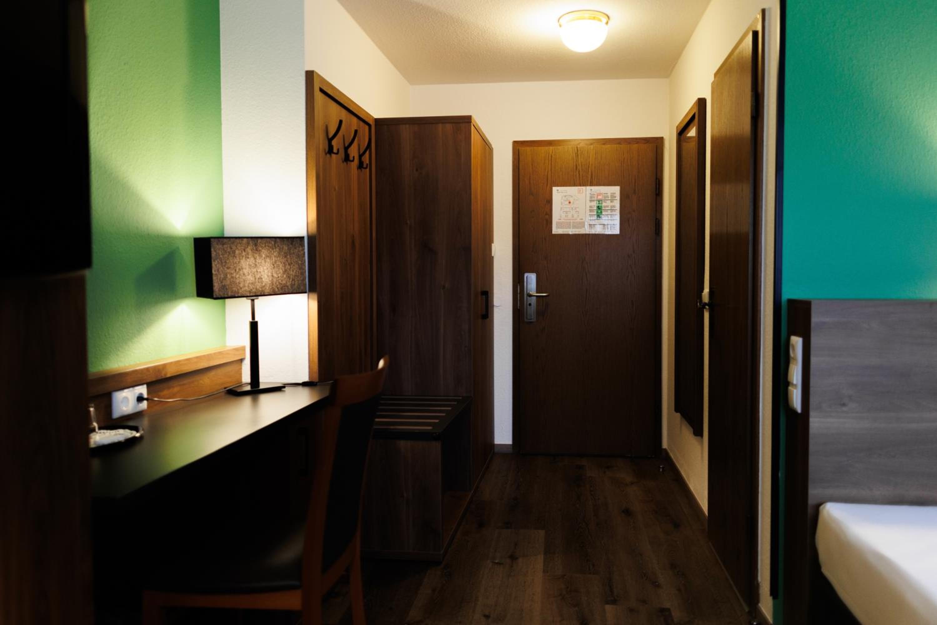 Queen Room - Photo 6