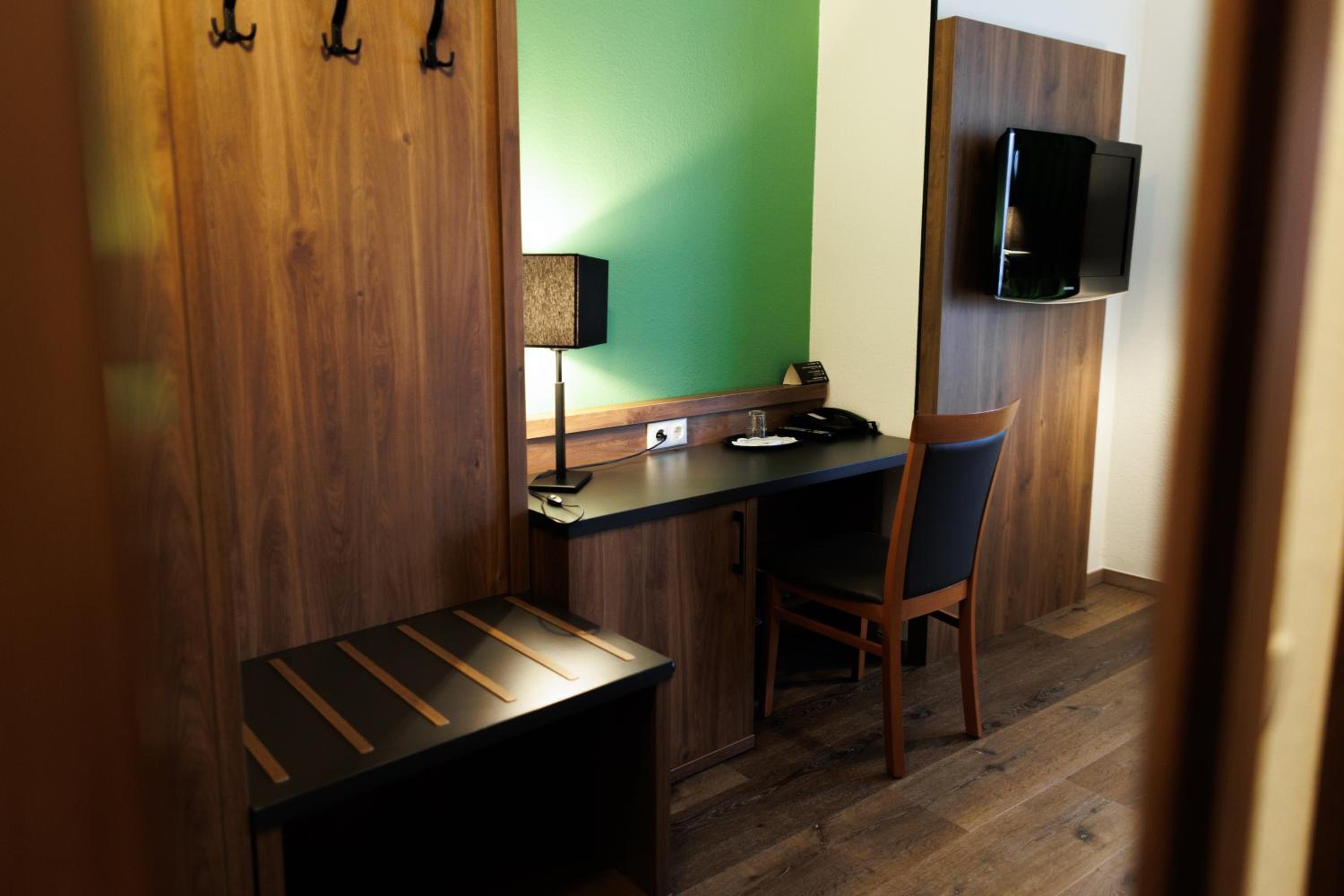 Queen Room - Photo 5