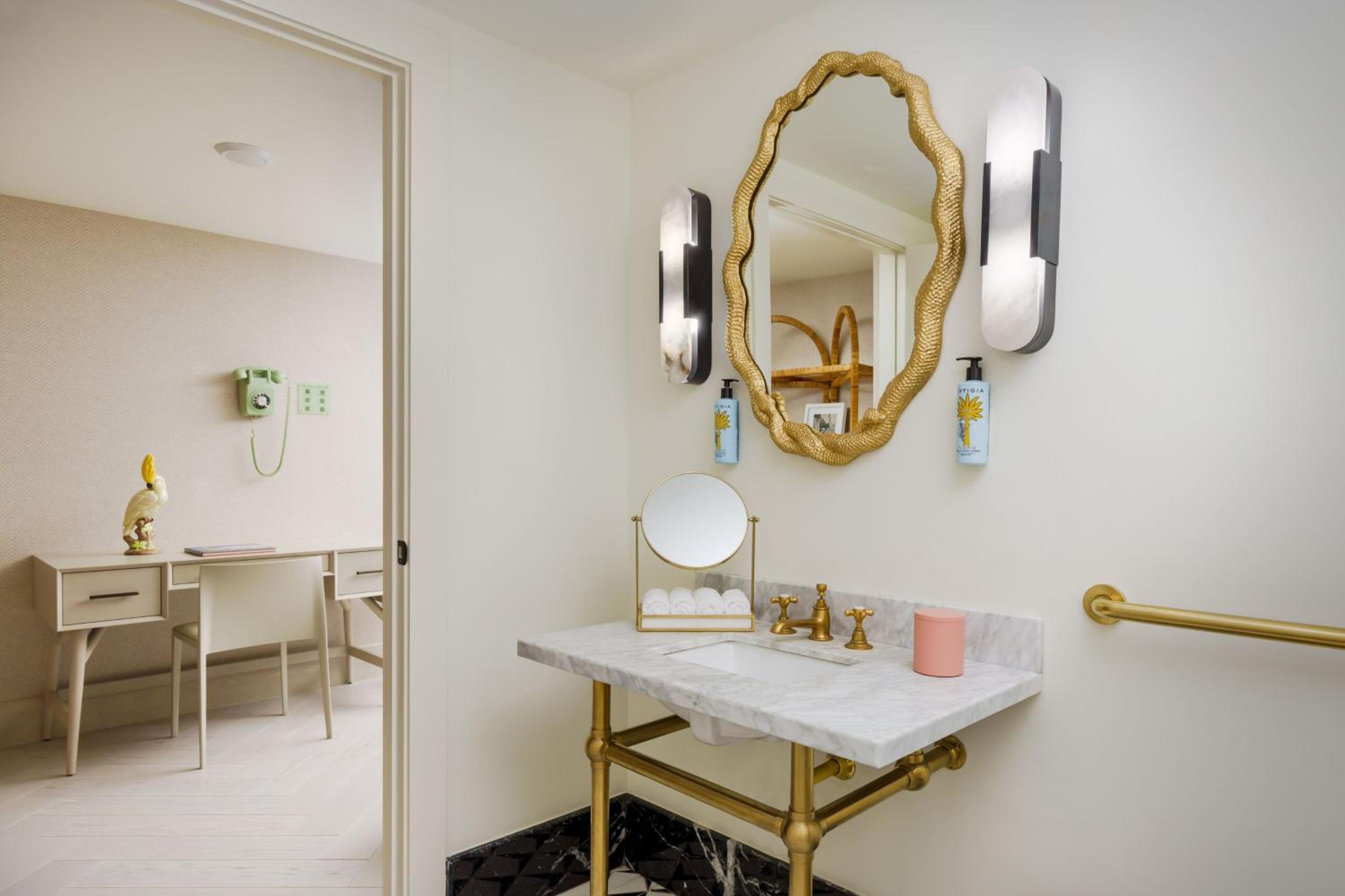 Arigato King Suite with Ocean View - Photo 5