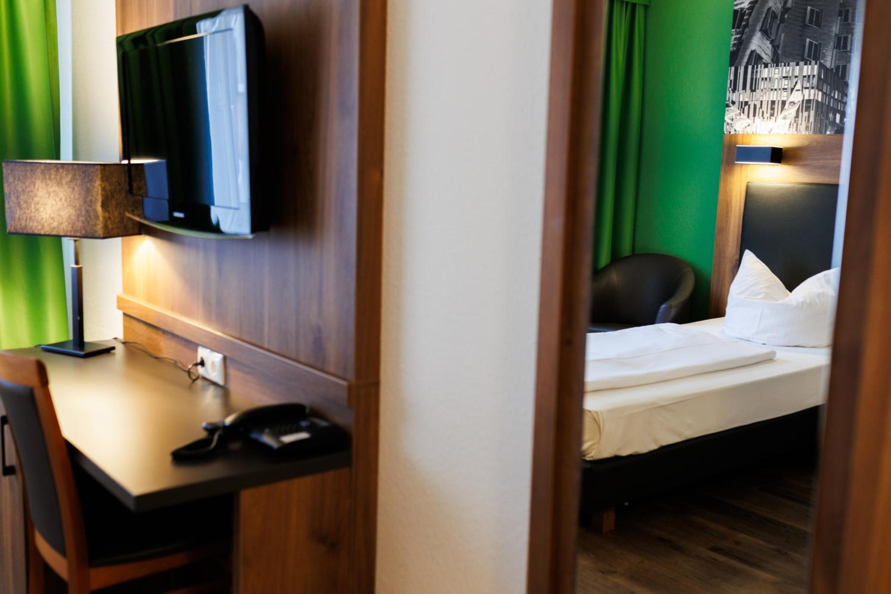 Deluxe Twin Room - Photo 6