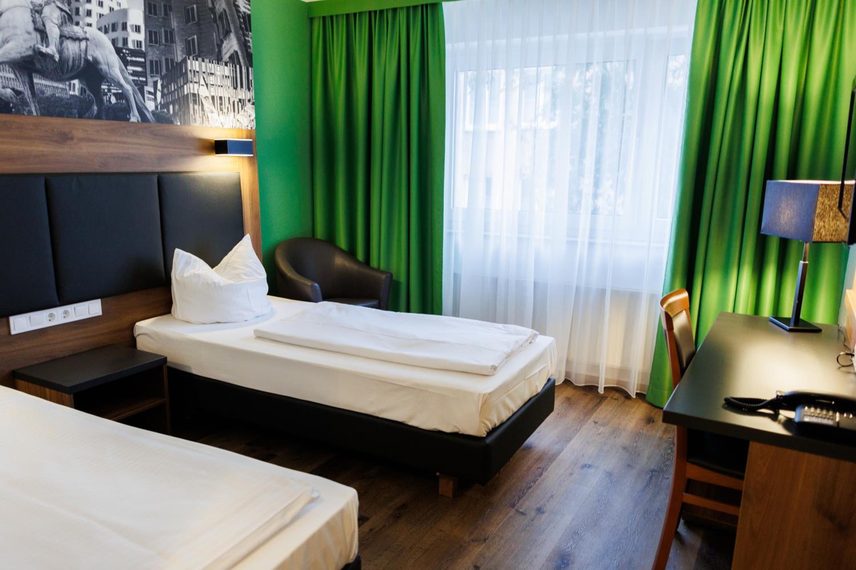 Deluxe Twin Room - Photo 3