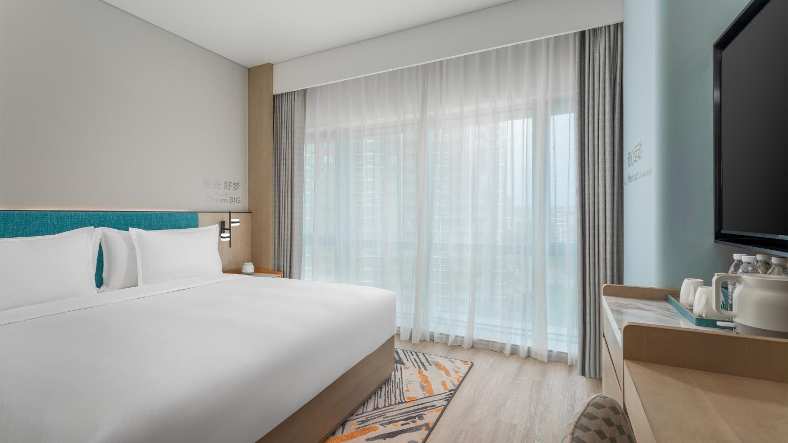 Standard King Room - Accessible photo 3