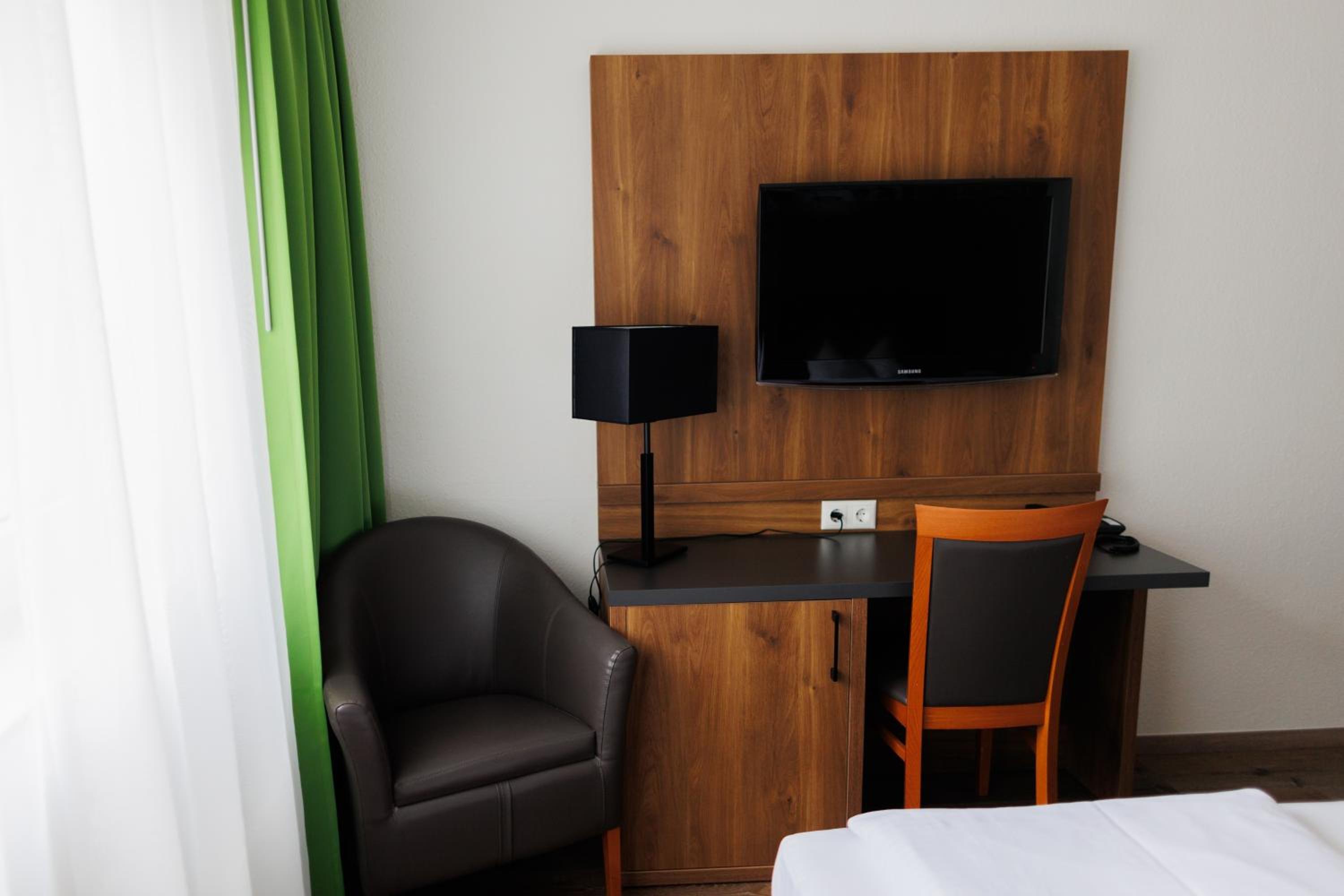 Deluxe Double Room - Photo 9