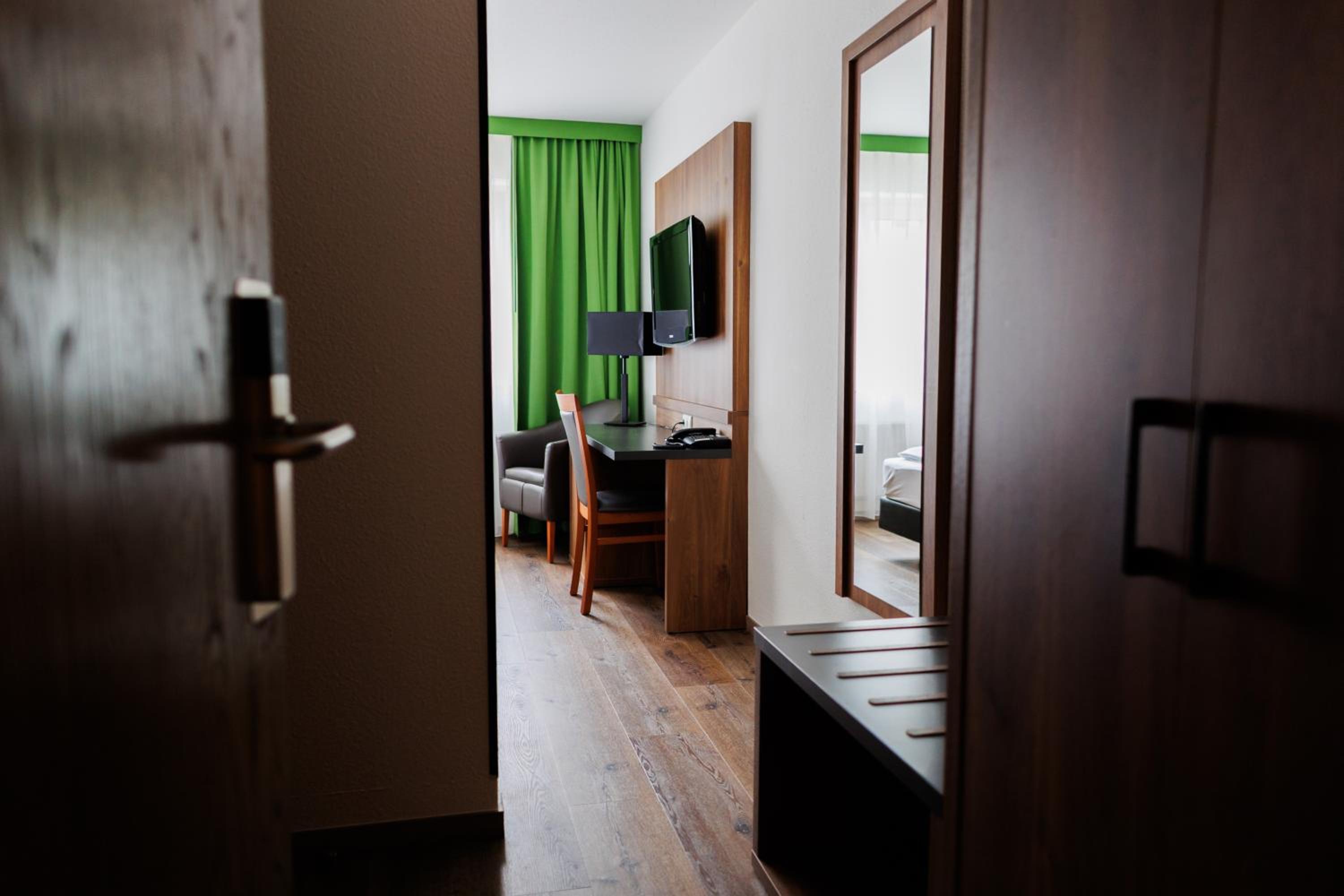 Deluxe Double Room - Photo 12