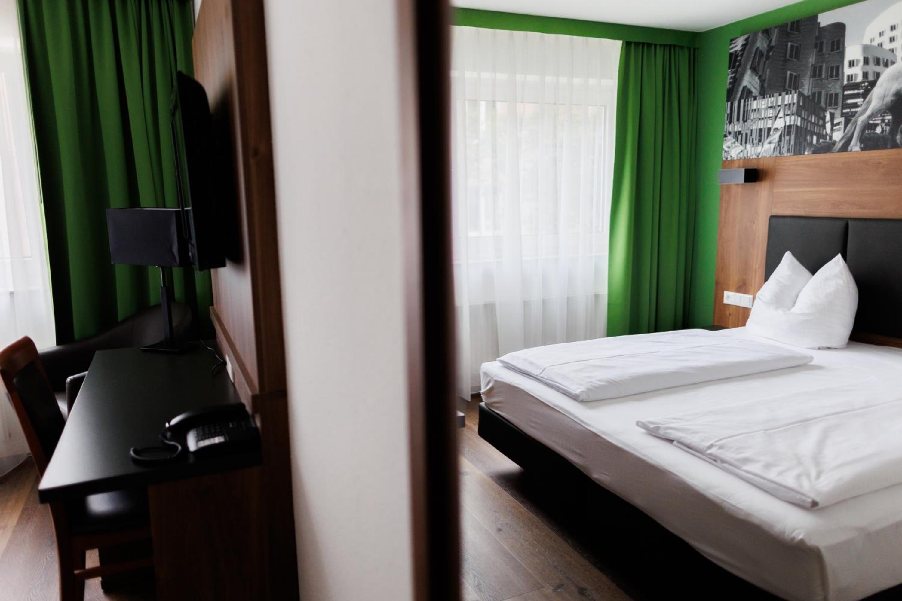 Deluxe Double Room - Photo 15