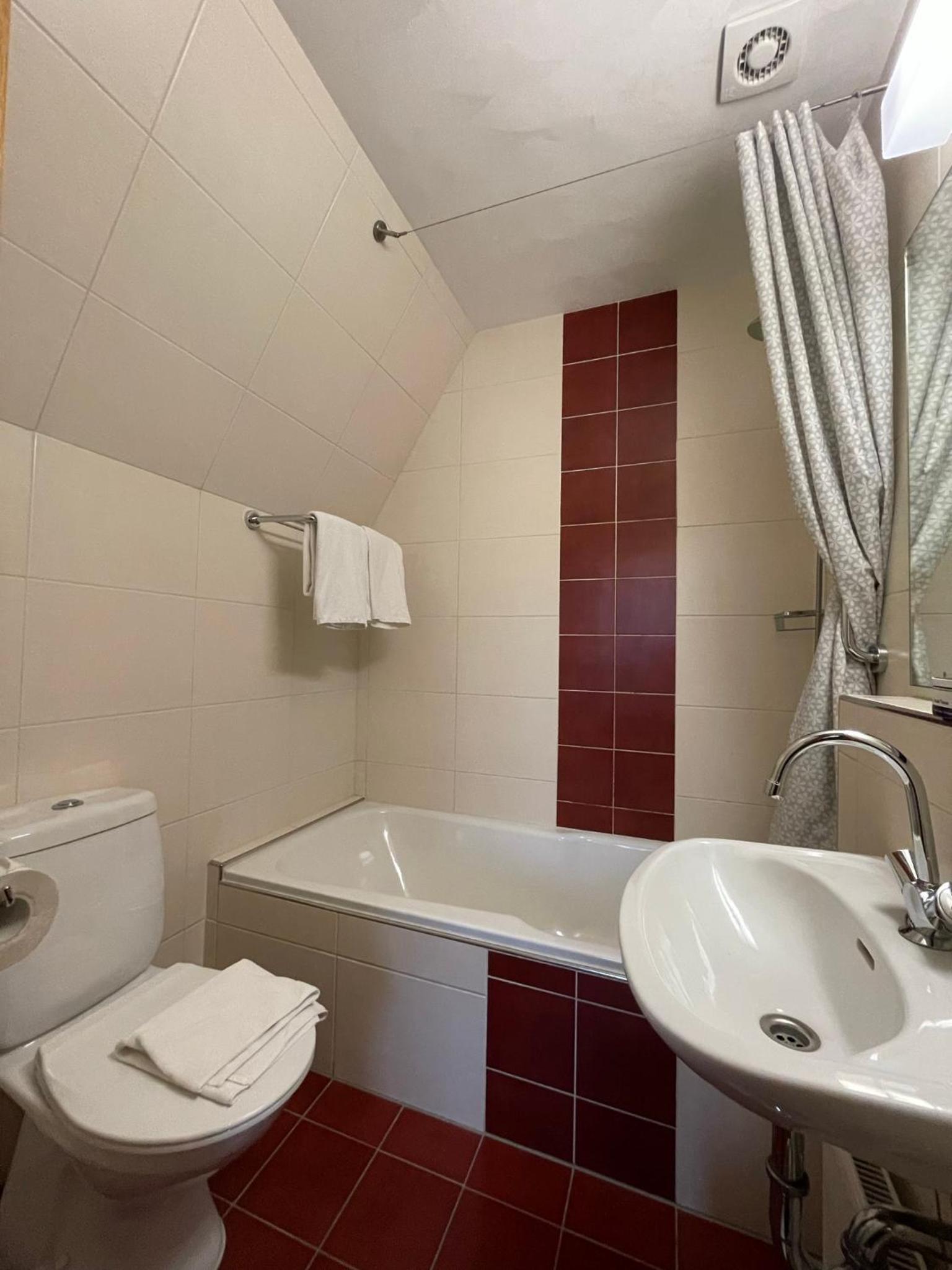 Deluxe Double or Twin Room photo 3
