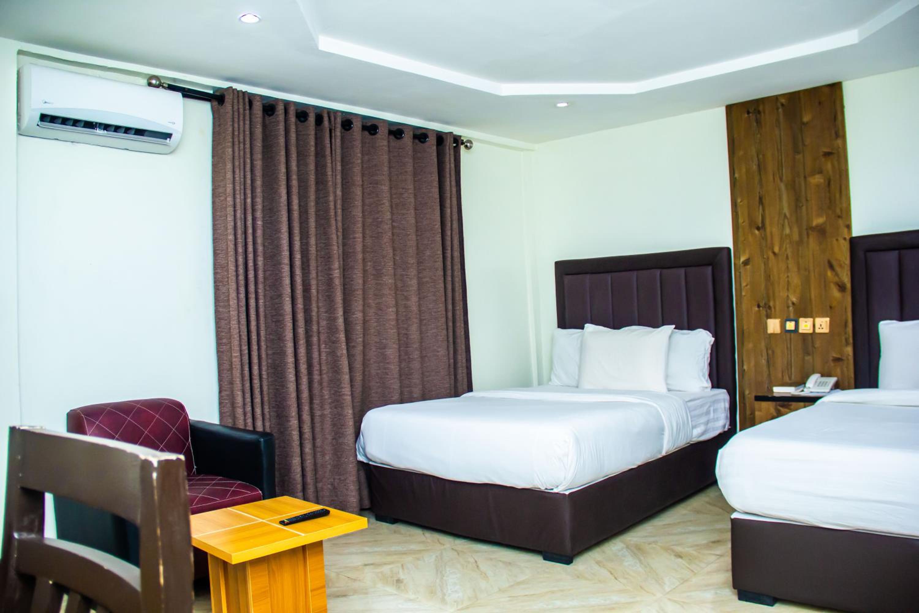 Large Twin Room photo 1