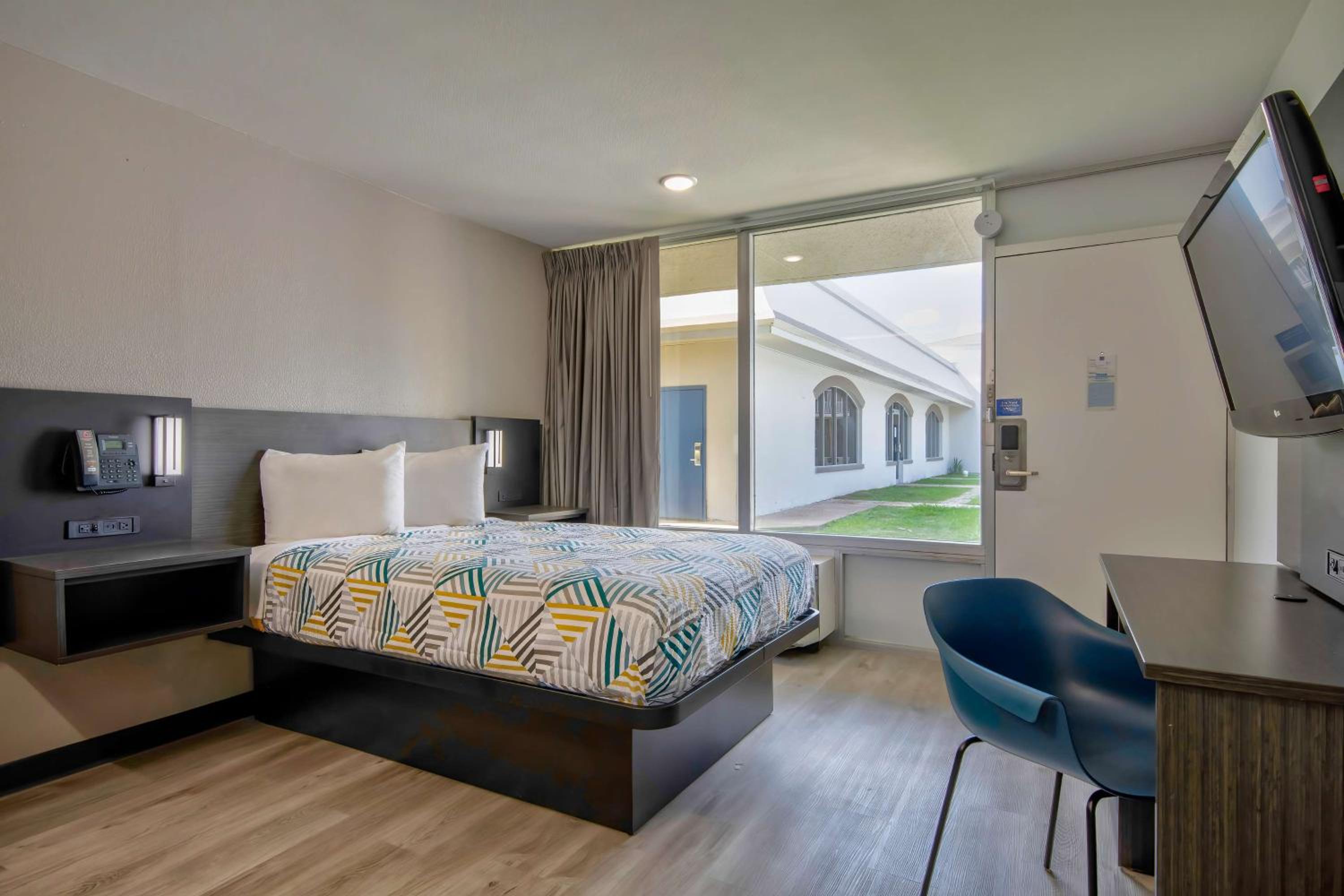 Deluxe Double Room - Non-Smoking - Photo 3