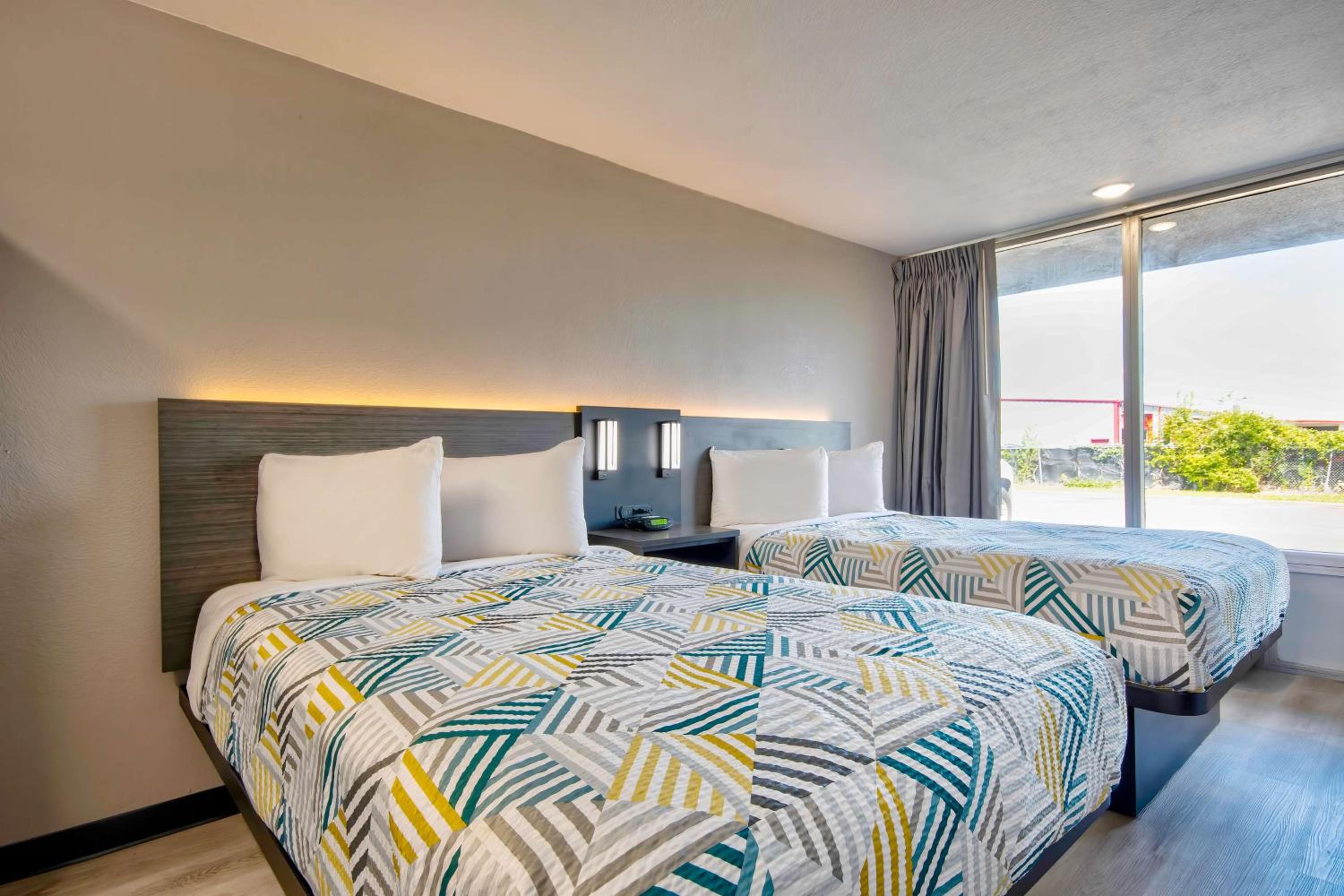 Quadruple Room - Disability Access - Non-Smoking - Photo 1