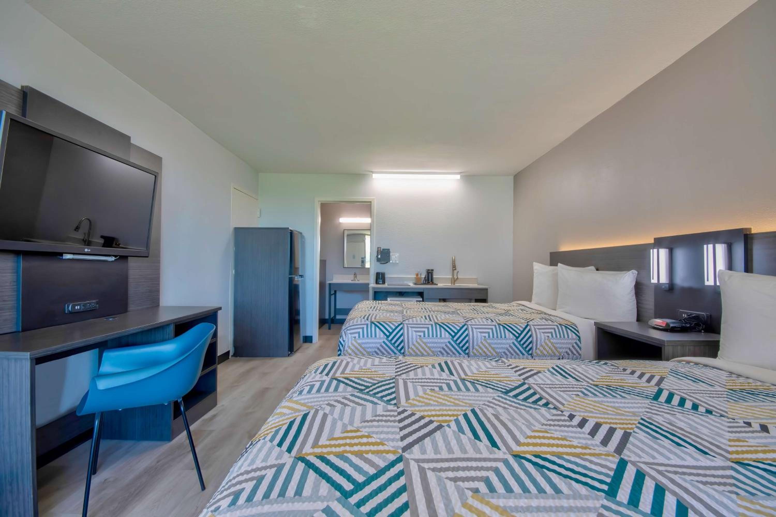 Deluxe Quadruple Room - Non-Smoking - Photo 3