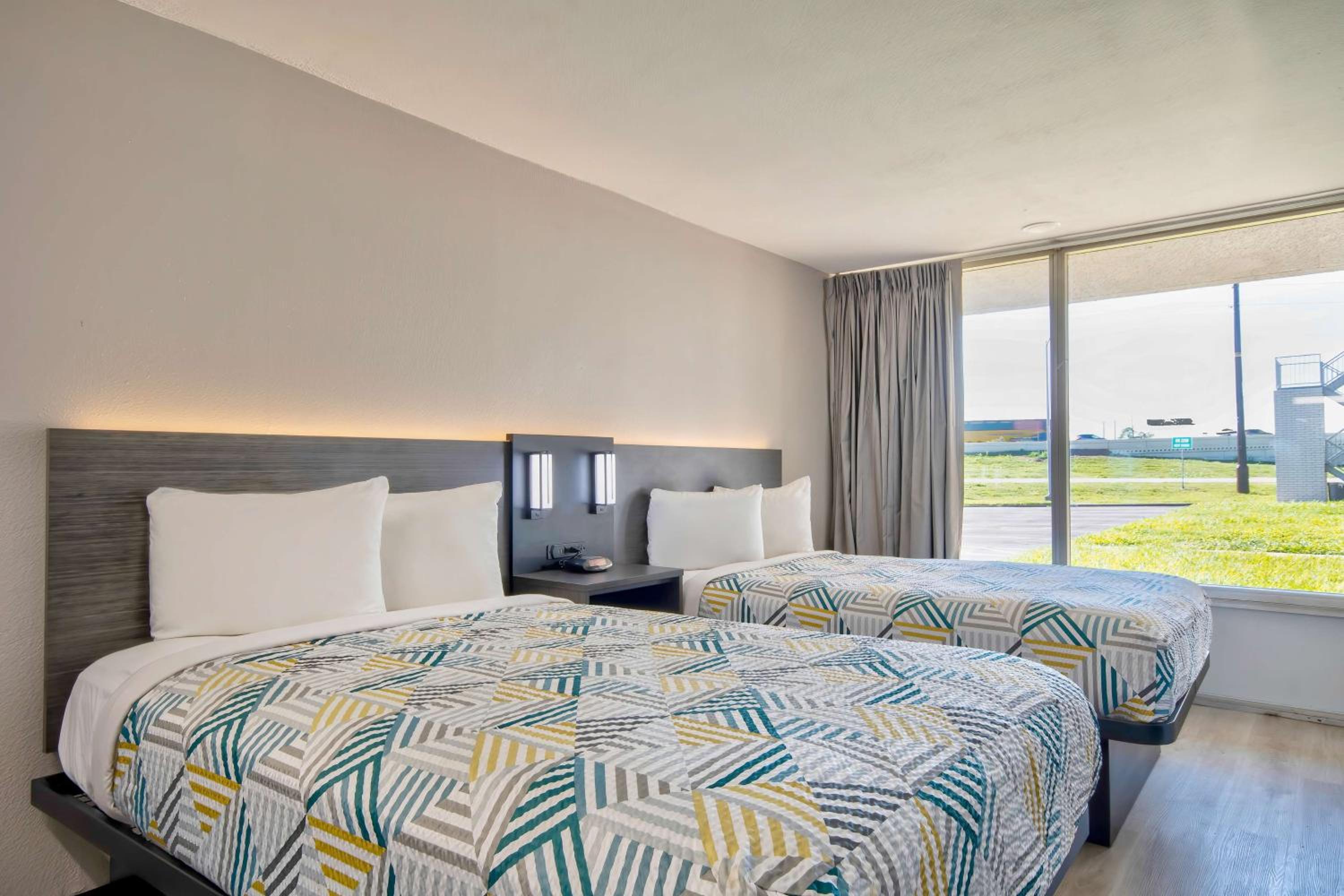 Deluxe Quadruple Room - Non-Smoking - Photo 4