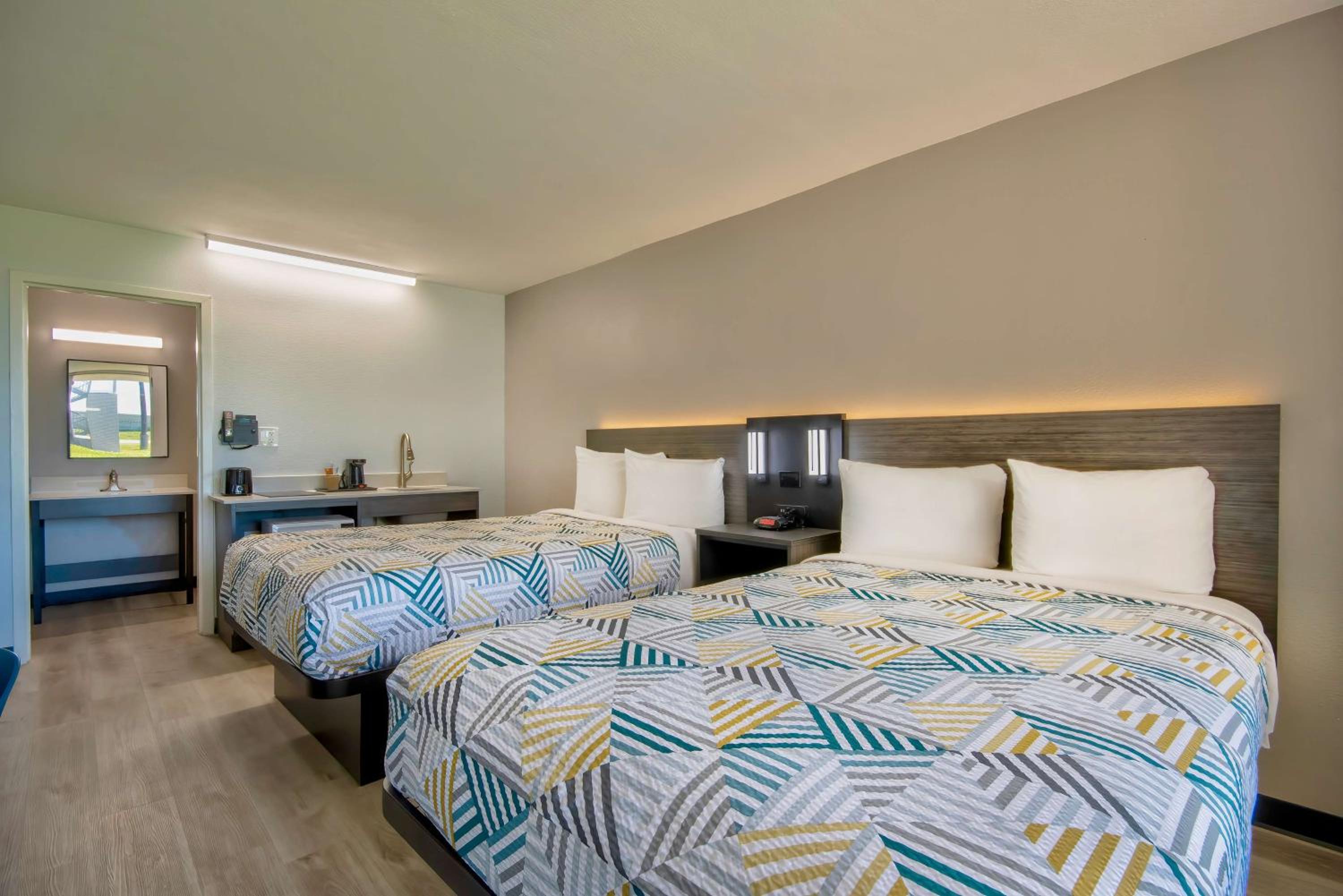 Deluxe Quadruple Room - Non-Smoking - Photo 1