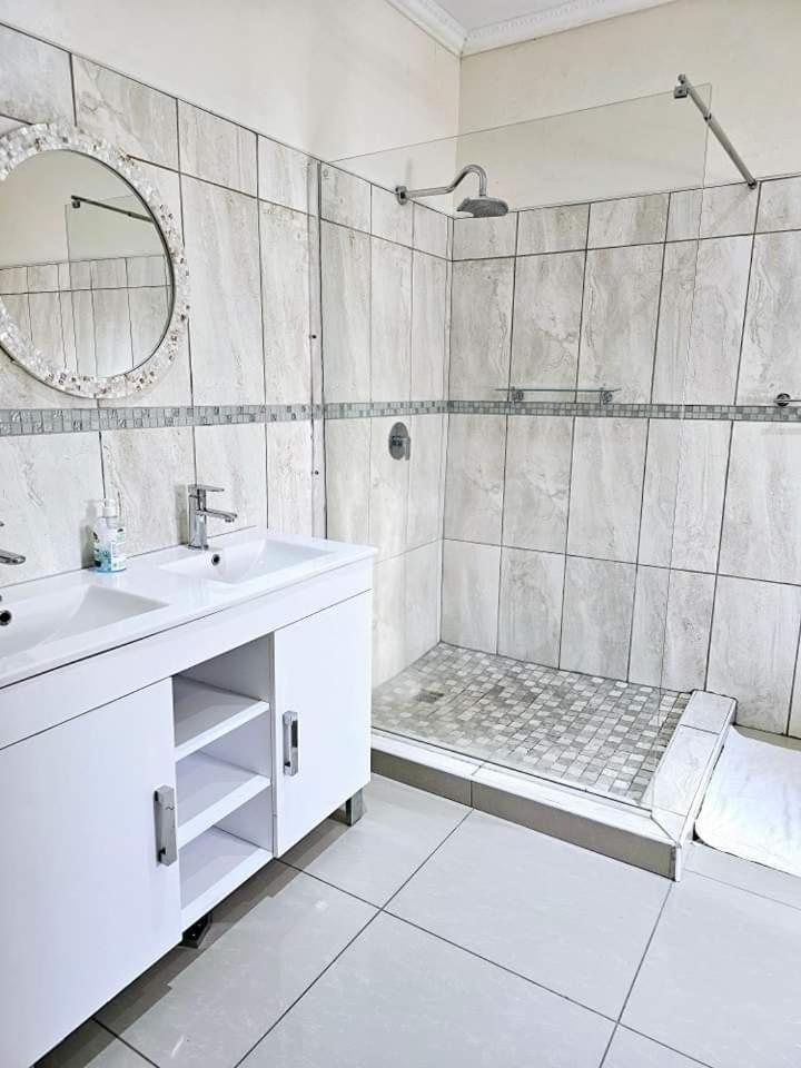 Family Room With Private Bathroom photo 2