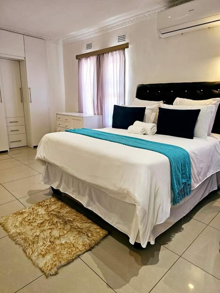Family Room With Private Bathroom photo 1