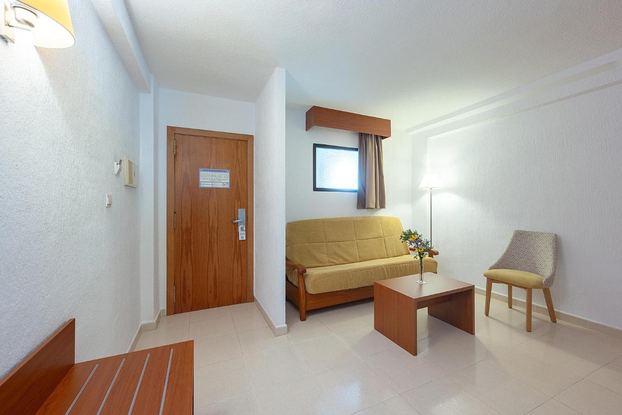 Family Room with Sea View (2 Adults + 2 Children) - Photo 22