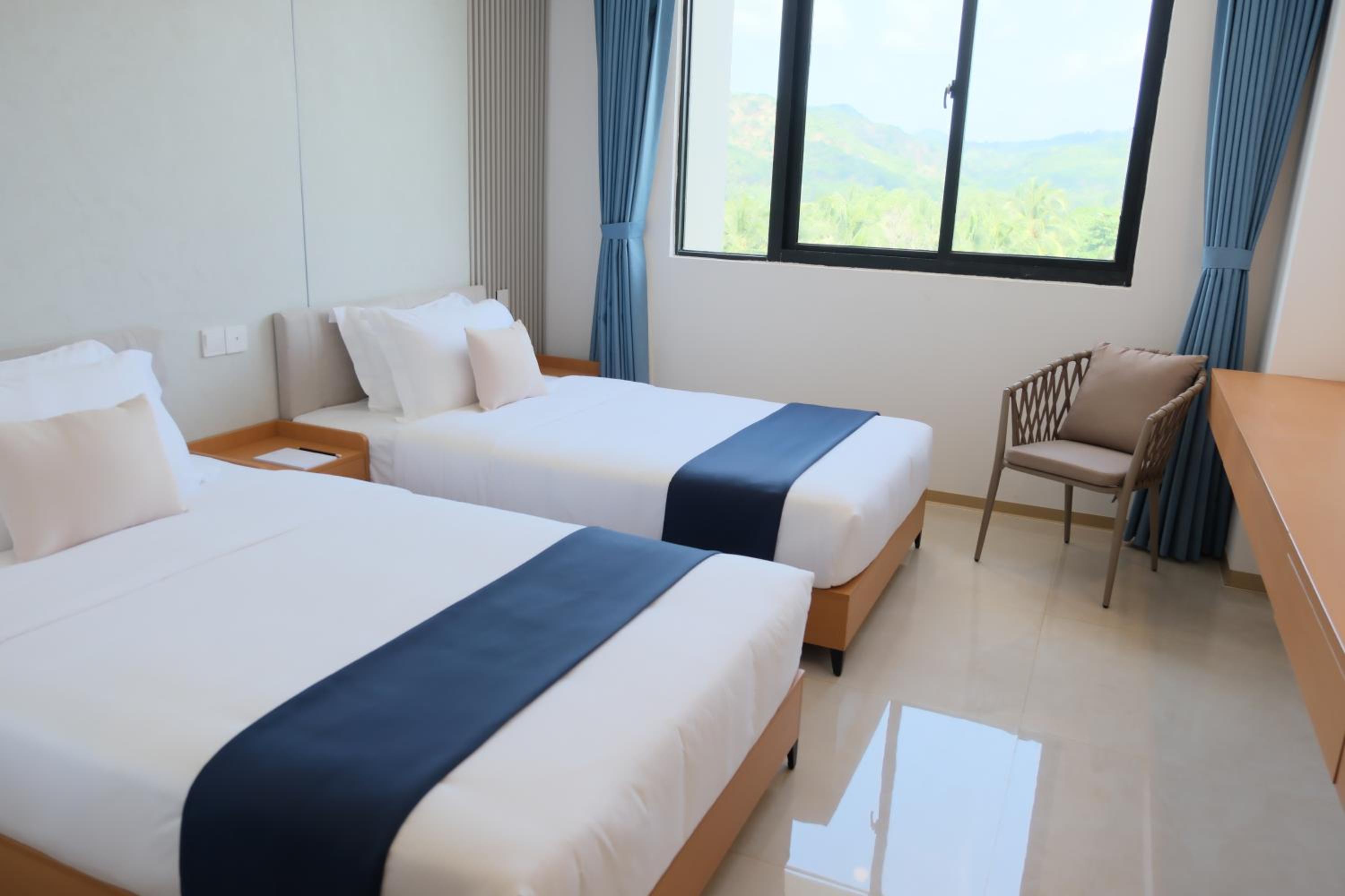 Deluxe Double Or Twin Room - Photo 1