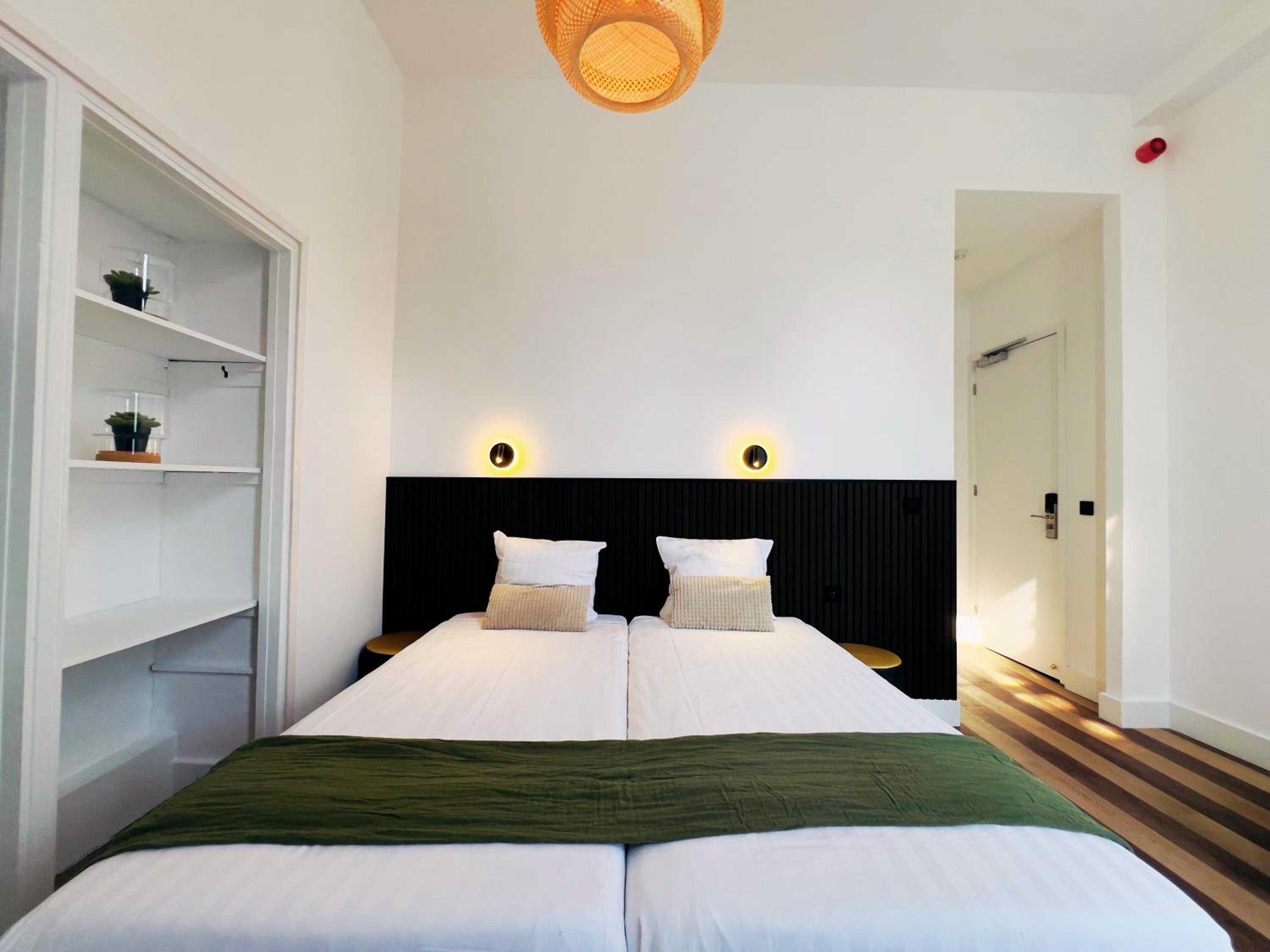 Triple Room thumbnail 5