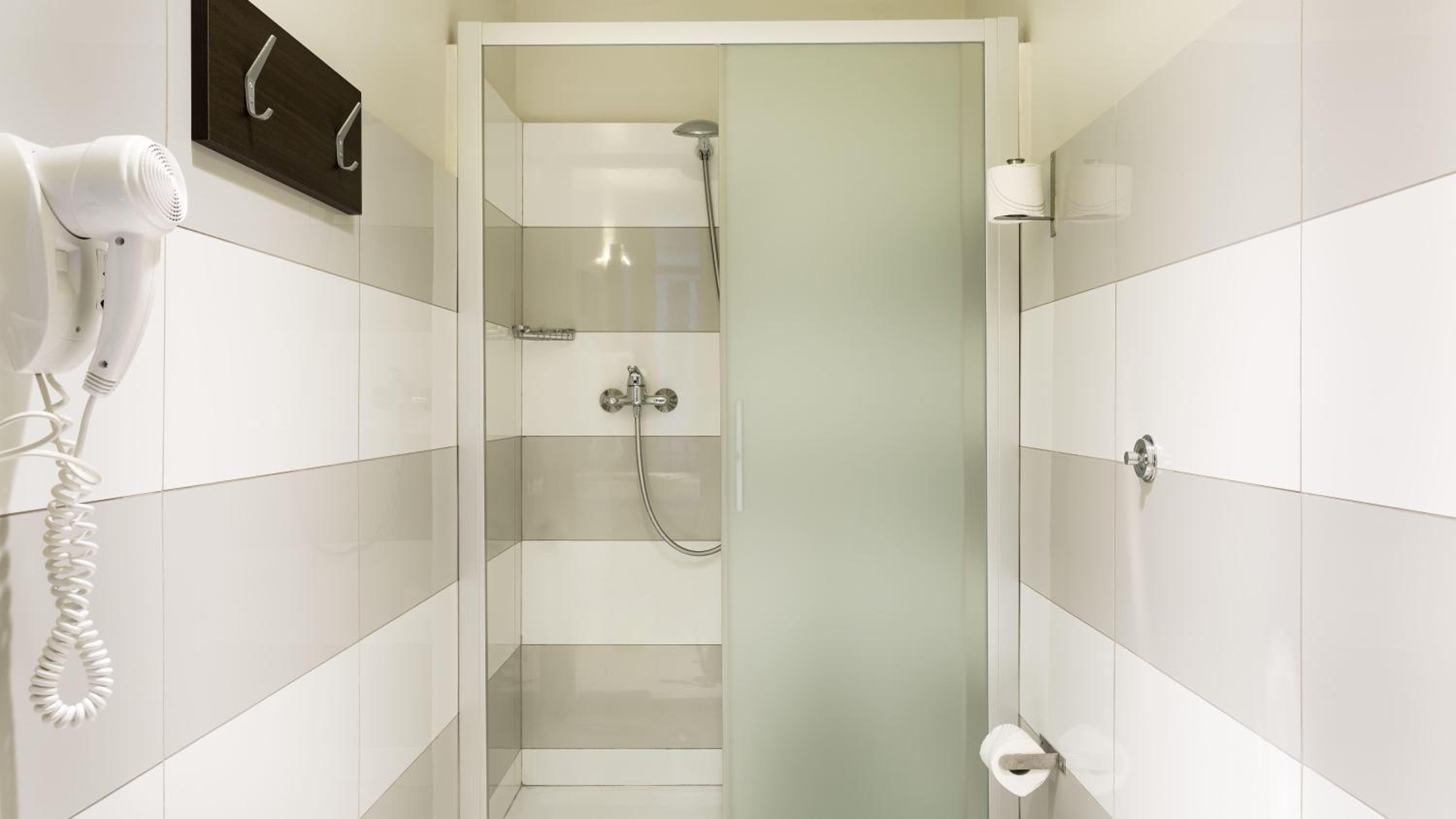 Double Room - Photo 7
