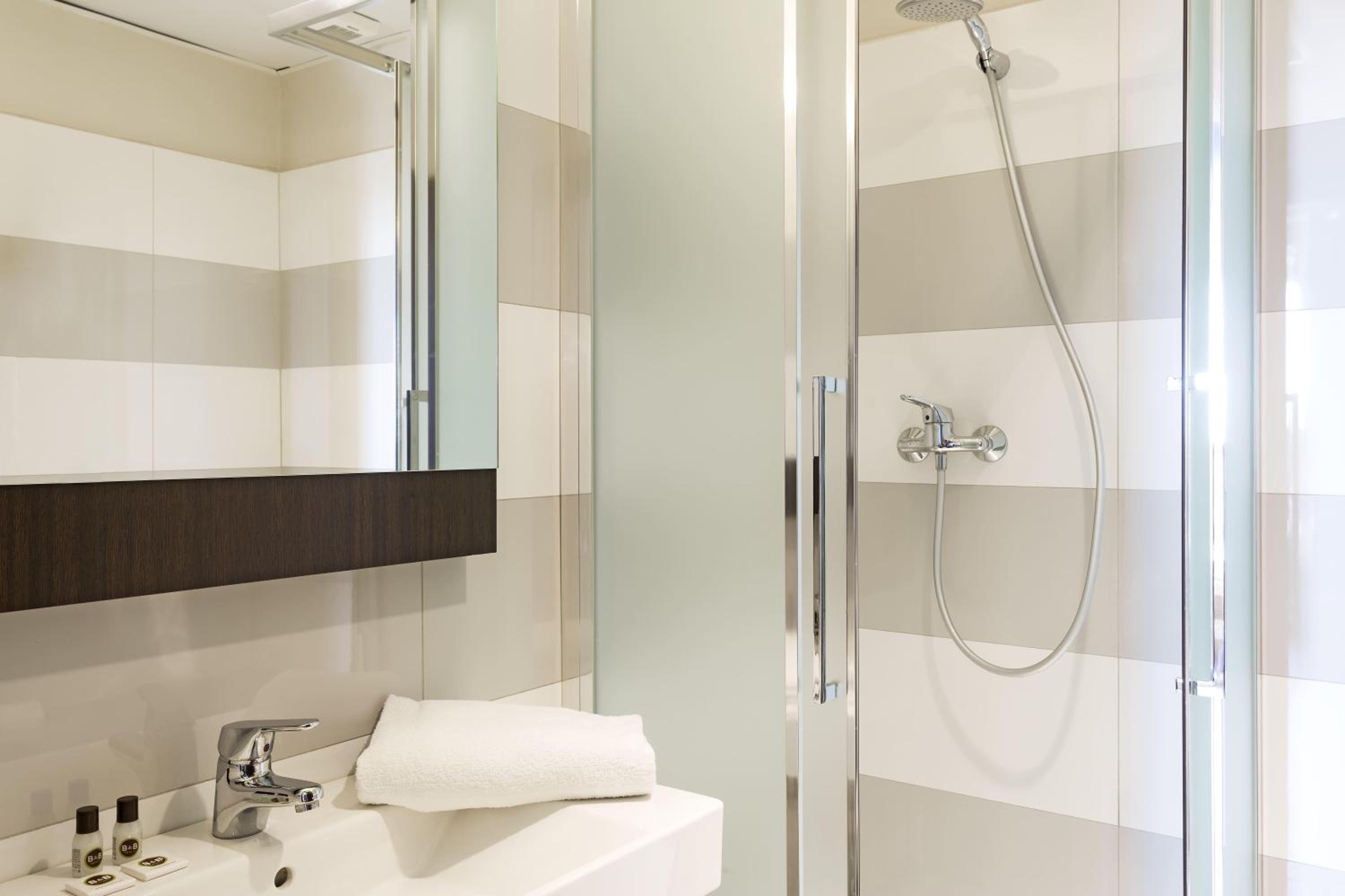 Double Room - Photo 8