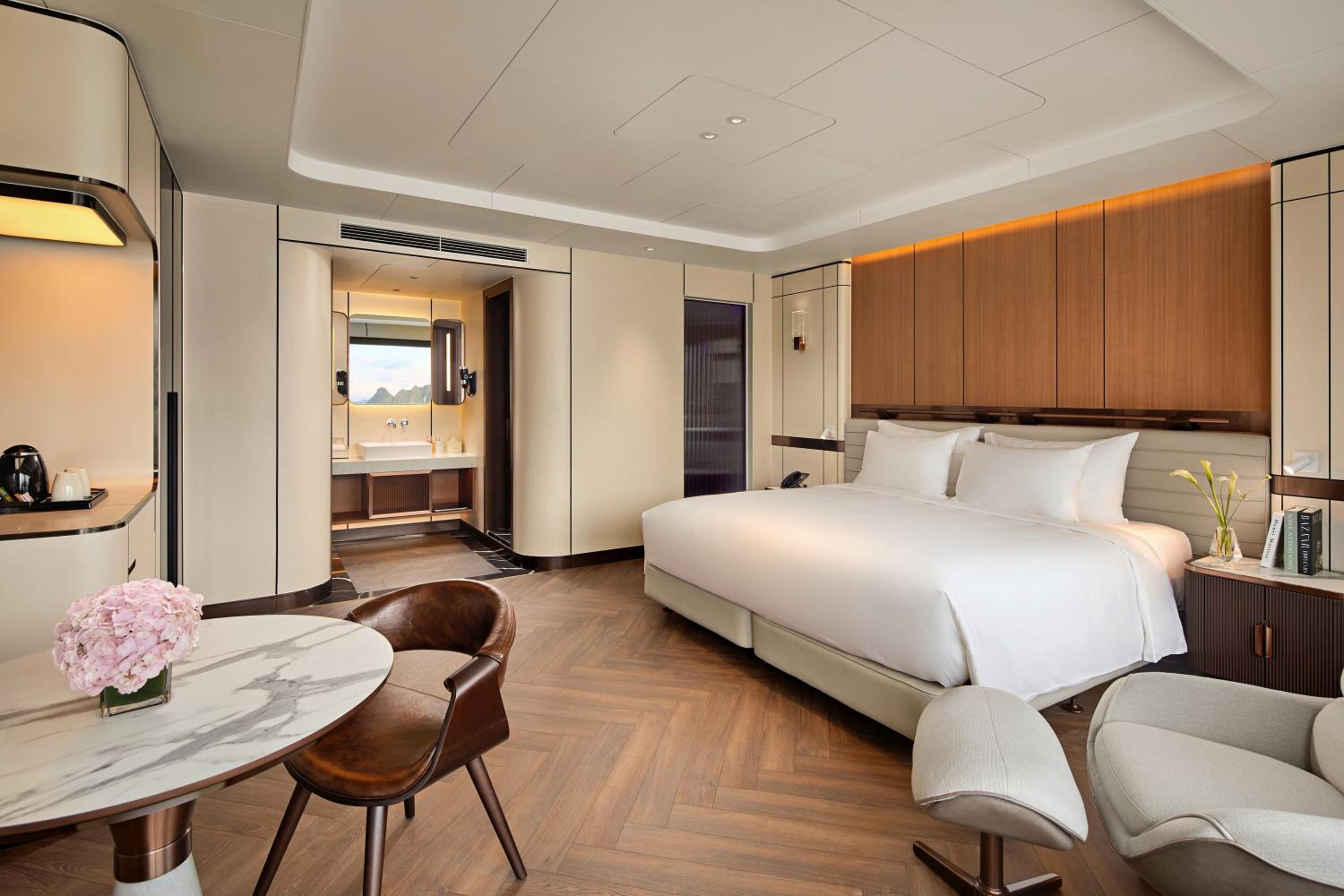 Executive Suite - Photo 3