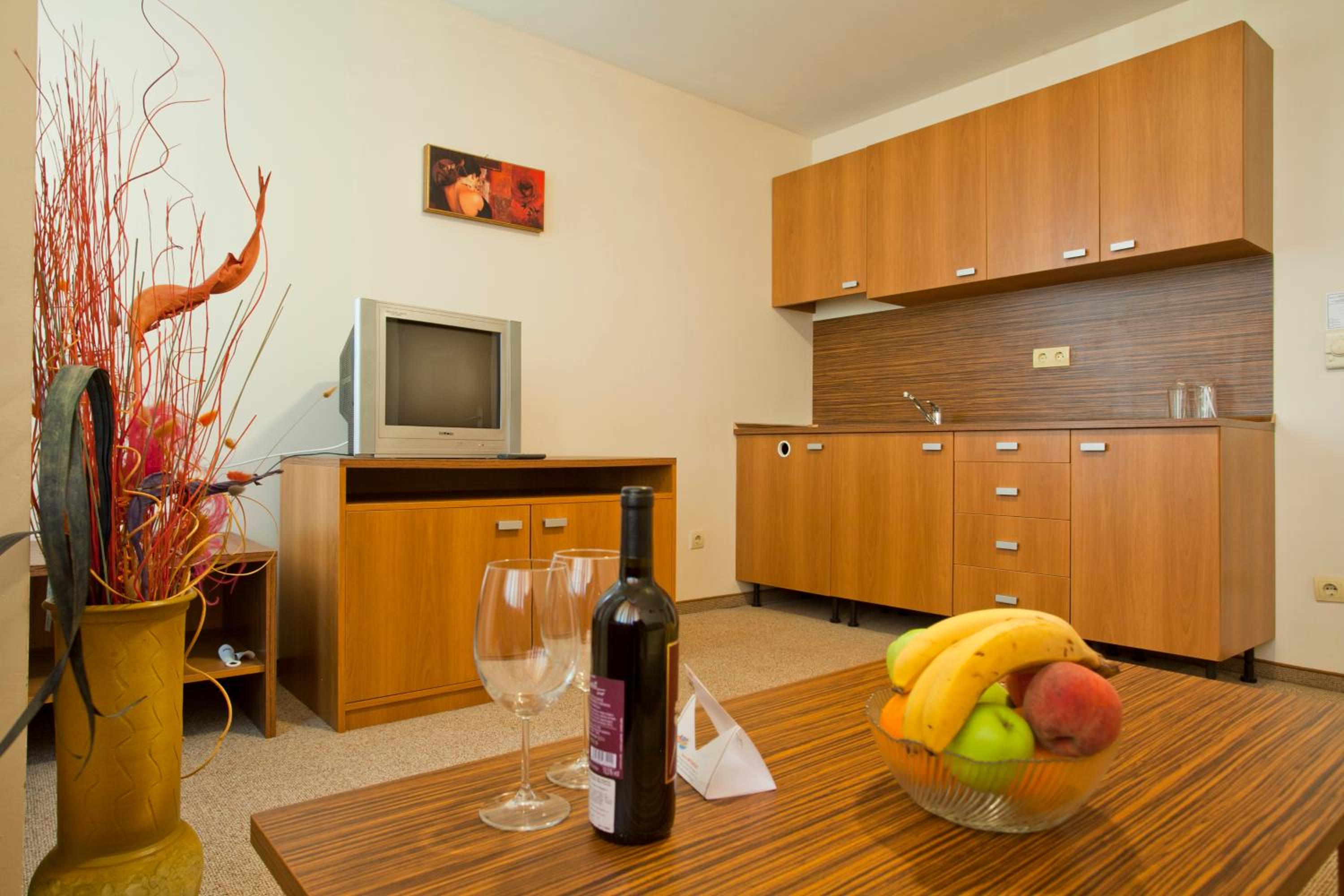 Apartment - Photo 2
