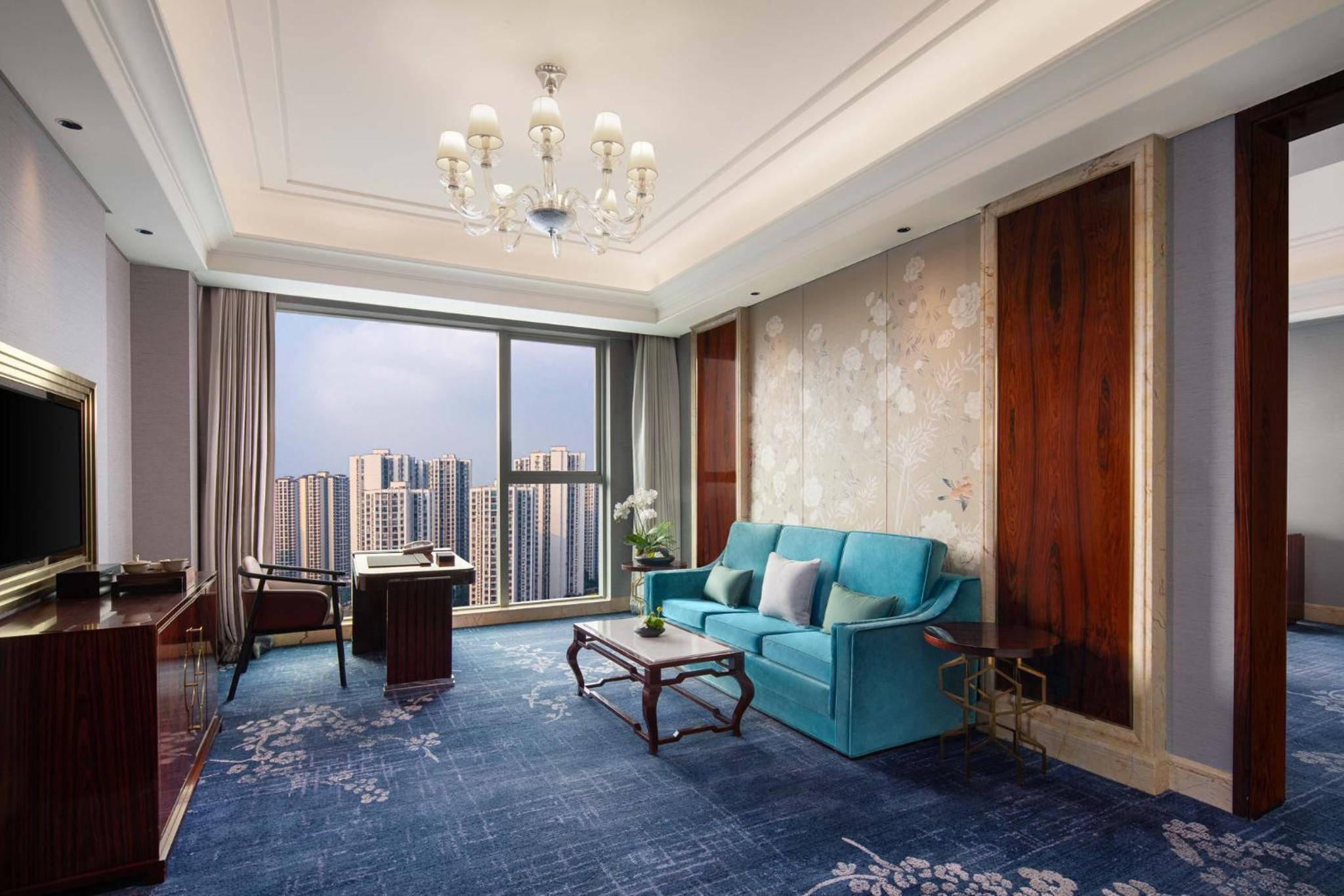 One-Bedroom King Suite - Smoking