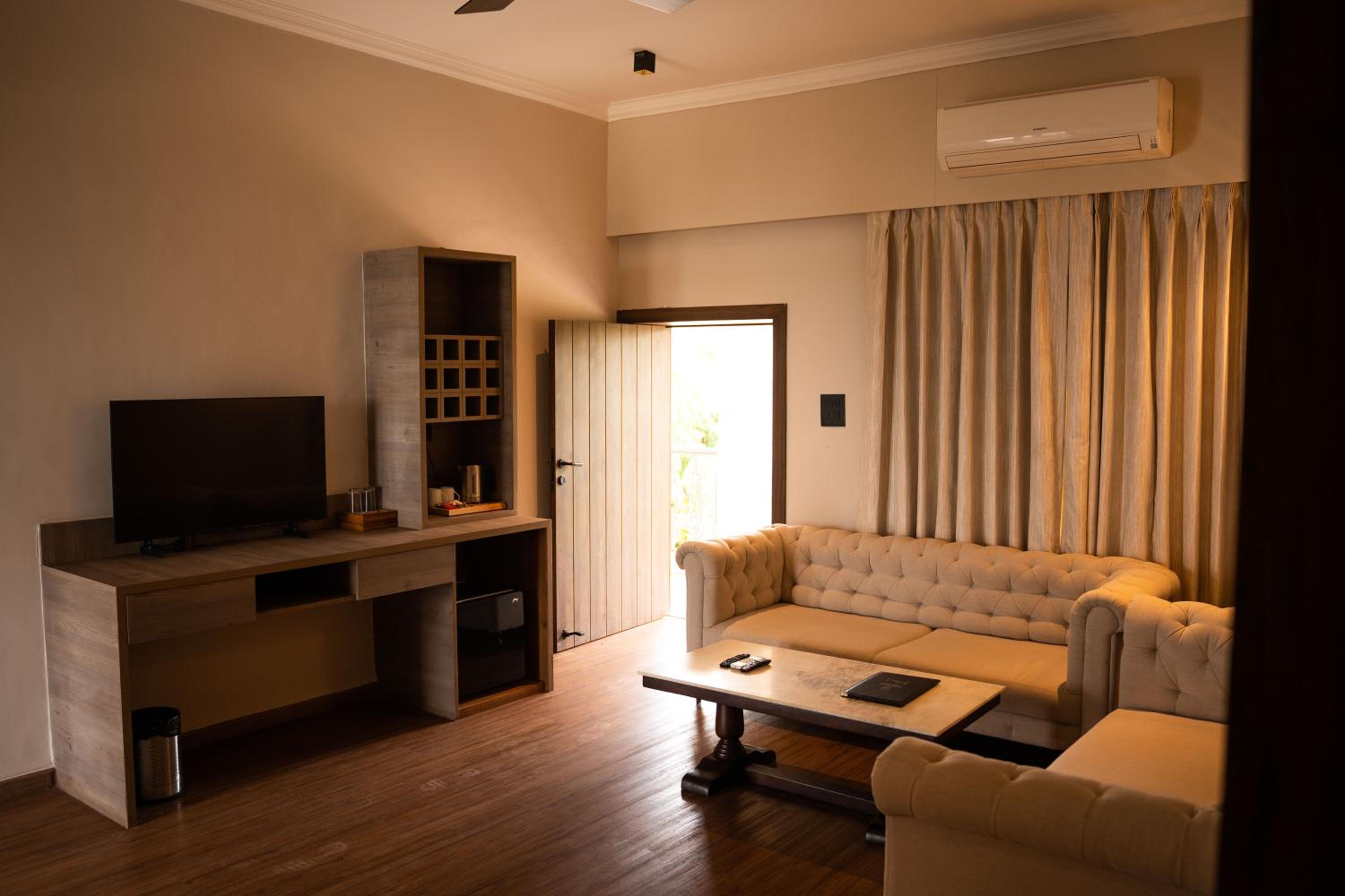 King Suite - Photo 12