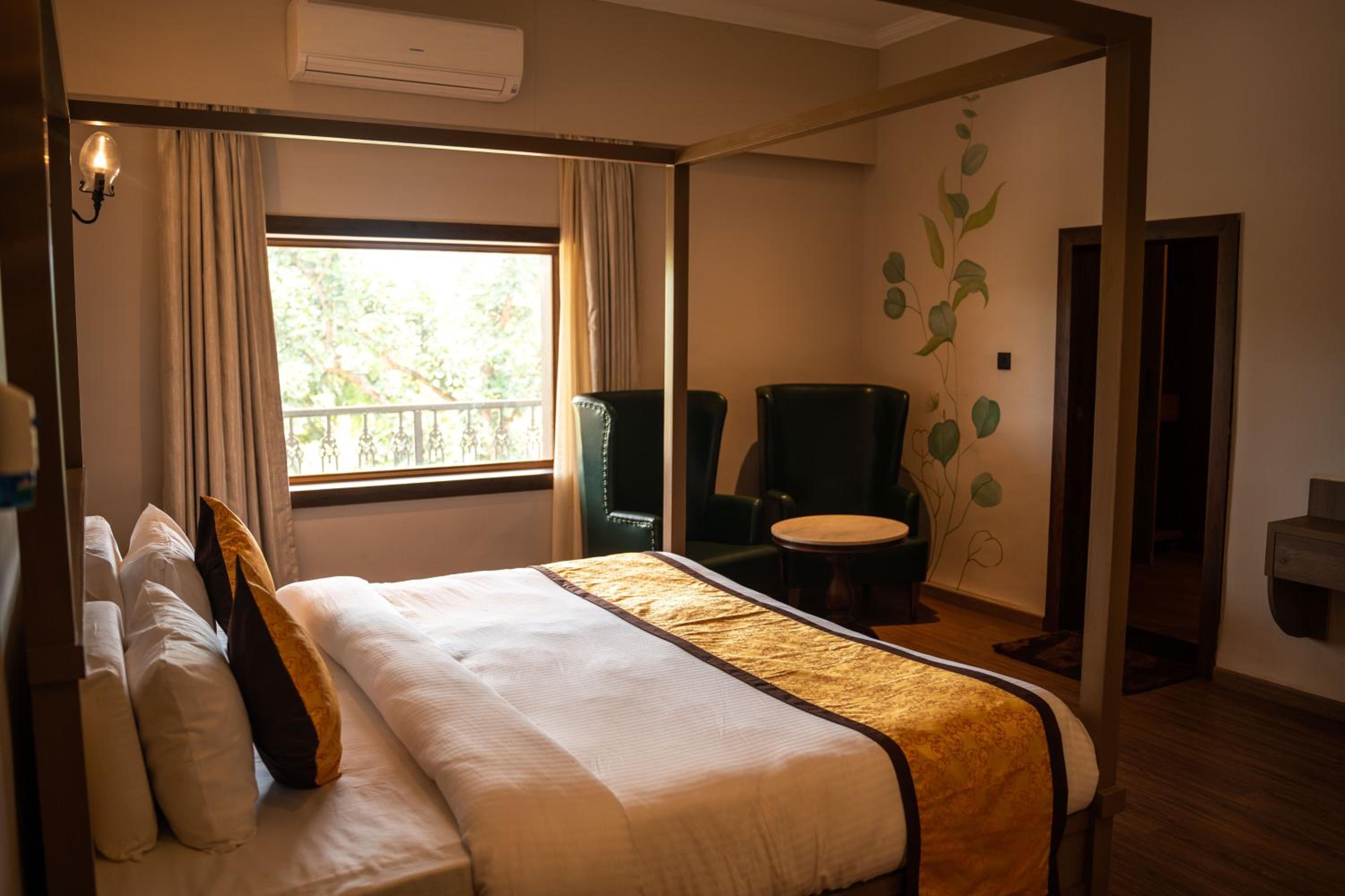 King Suite - Photo 13