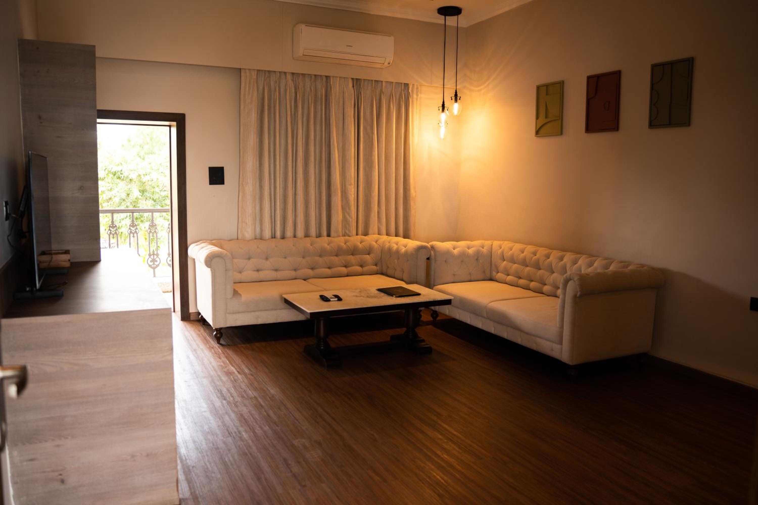 King Suite - Photo 14