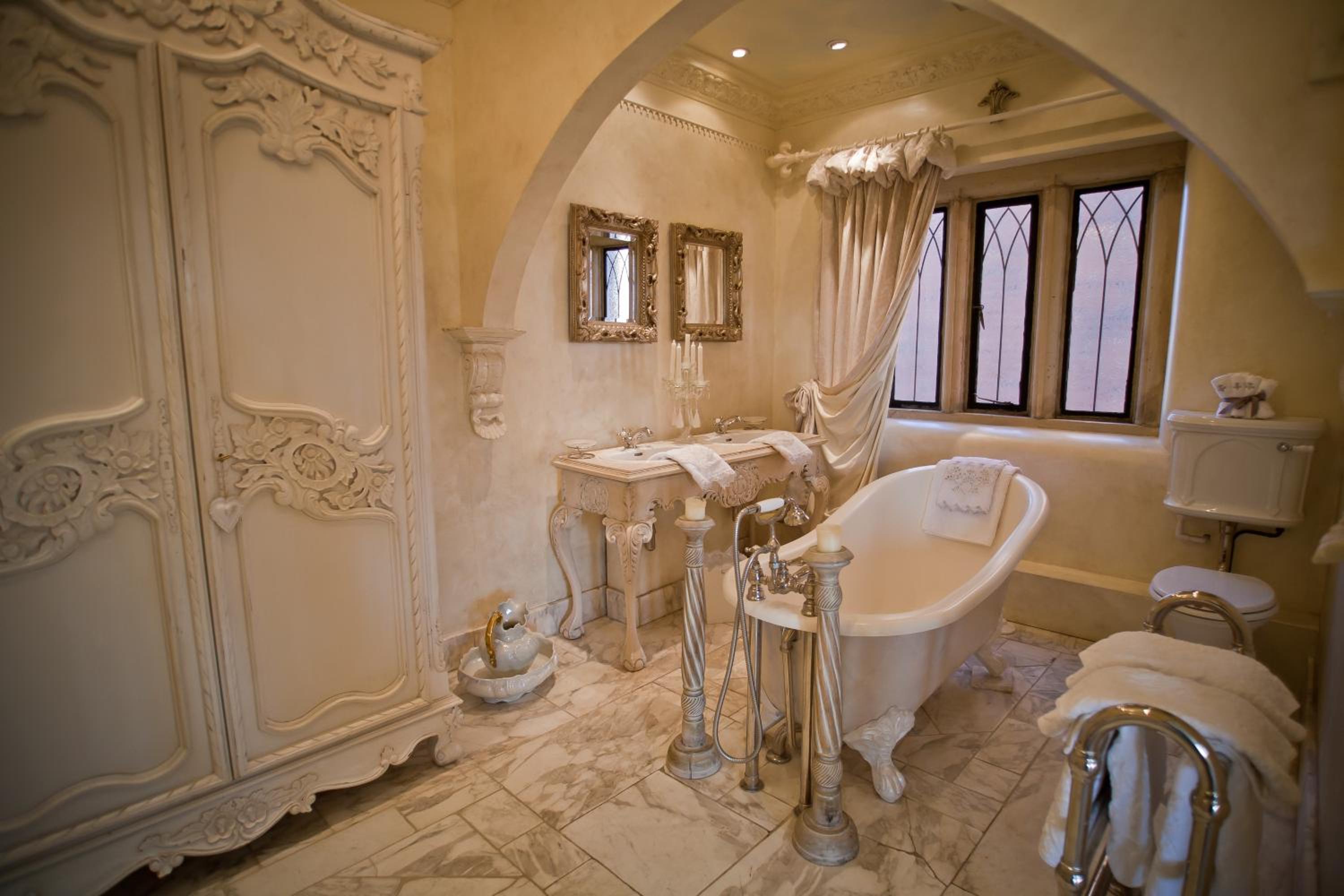 Queen Suite photo 2