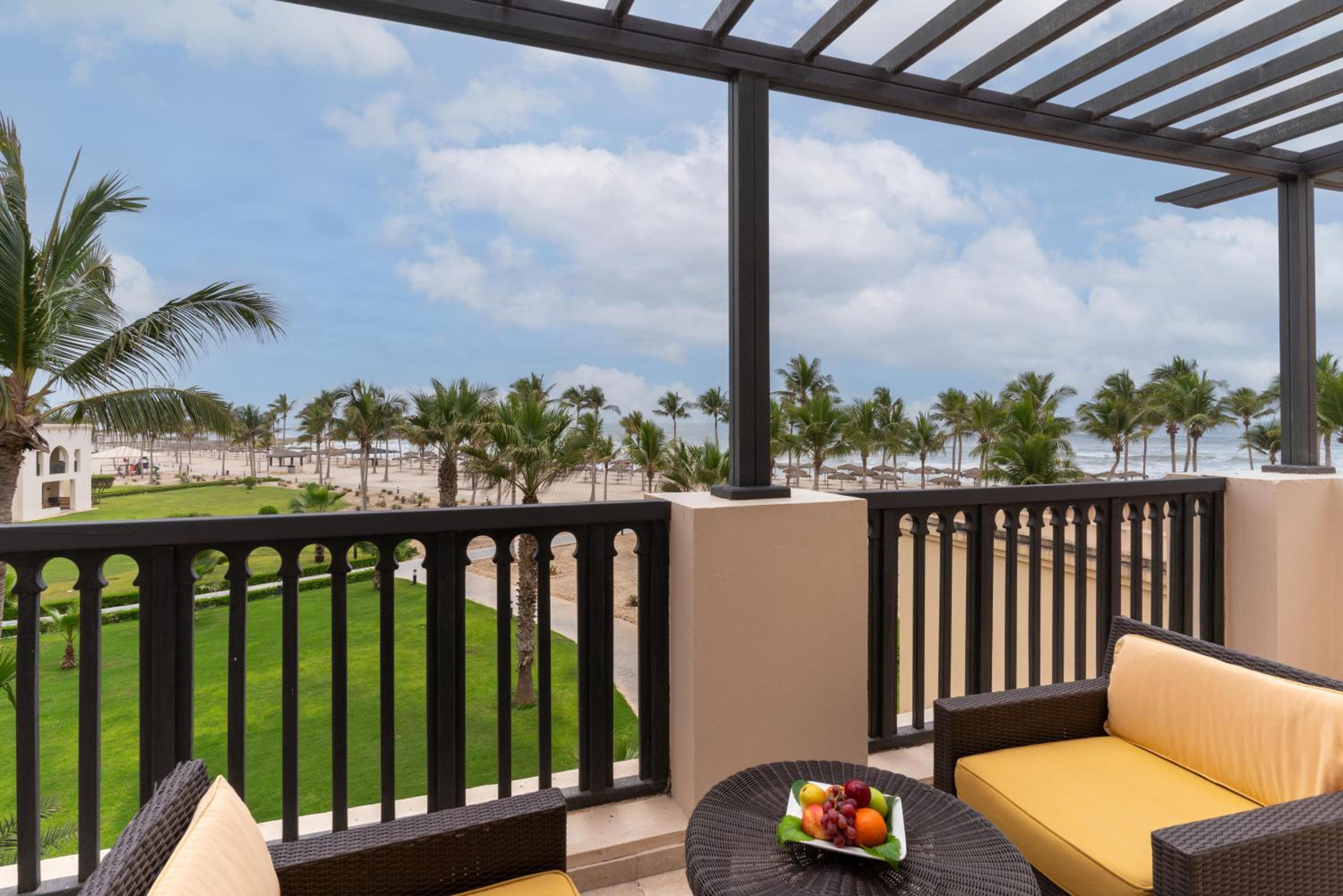 Spacious Family Ocean Room – King Bed with Aqua Park Access - Photo 10