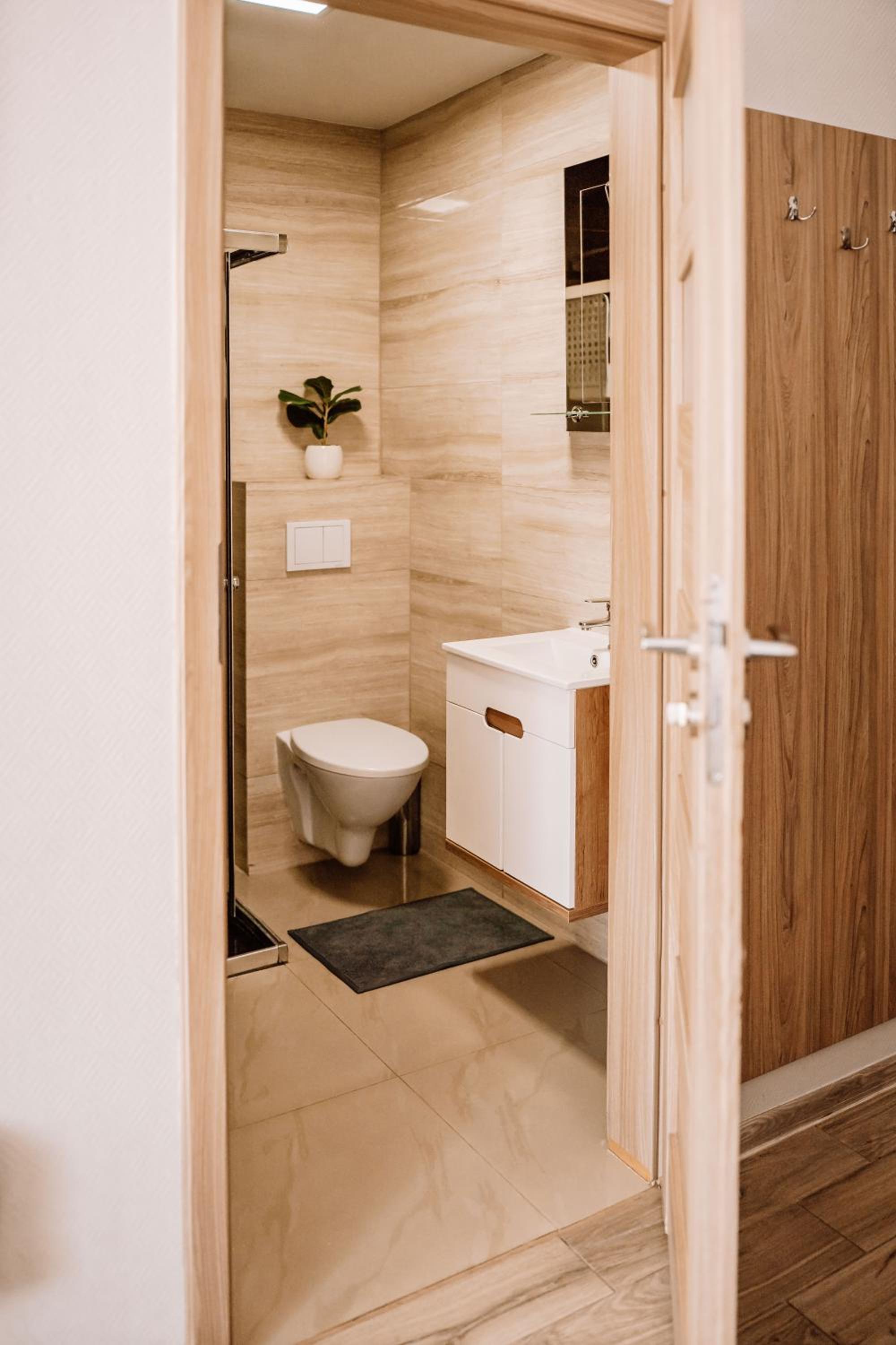 Triple Room with Private Bathroom - Photo 3